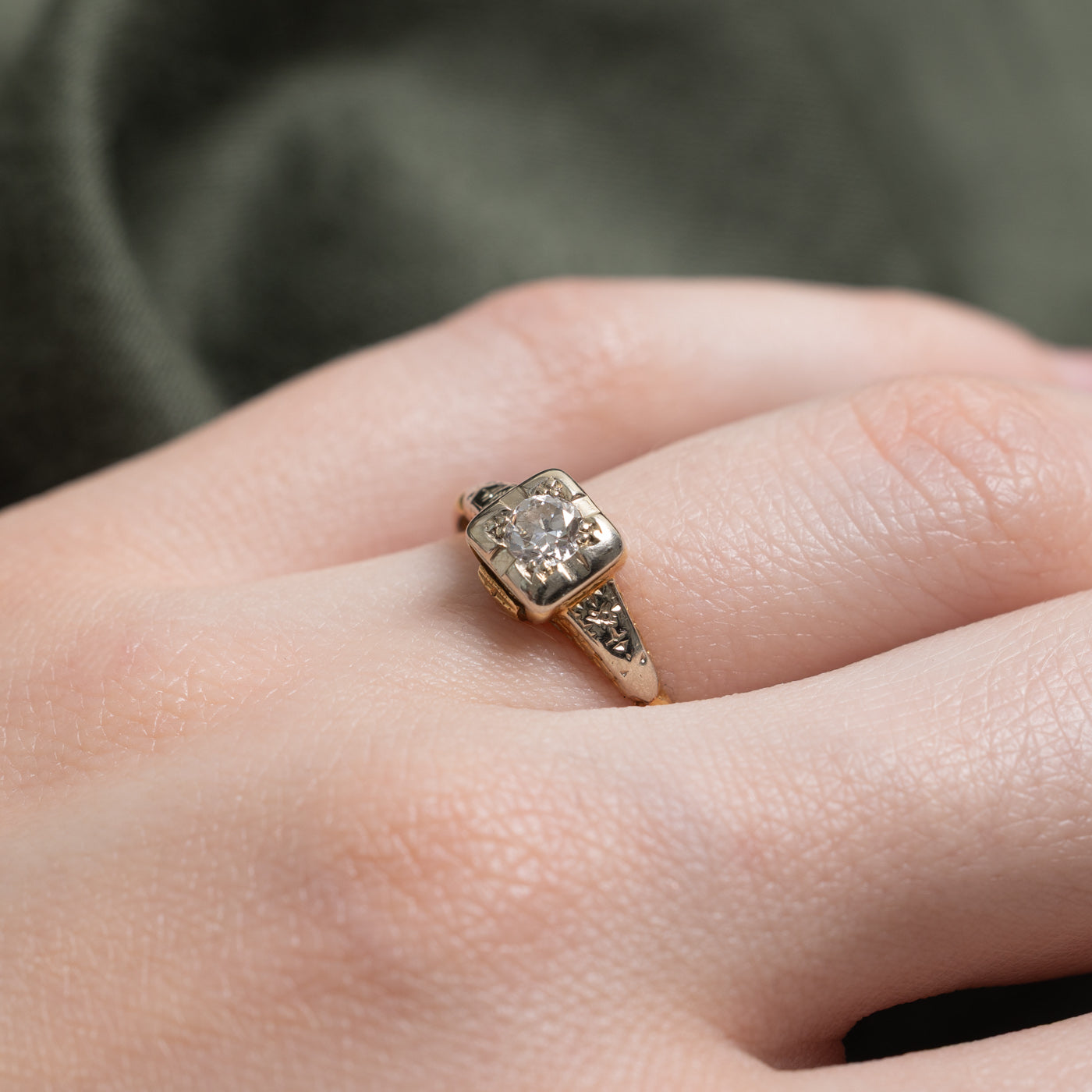 Art Deco Illusion Set Transitional Cut Diamond Engraved Ring | 0.2ct | SZ 6.25 |
