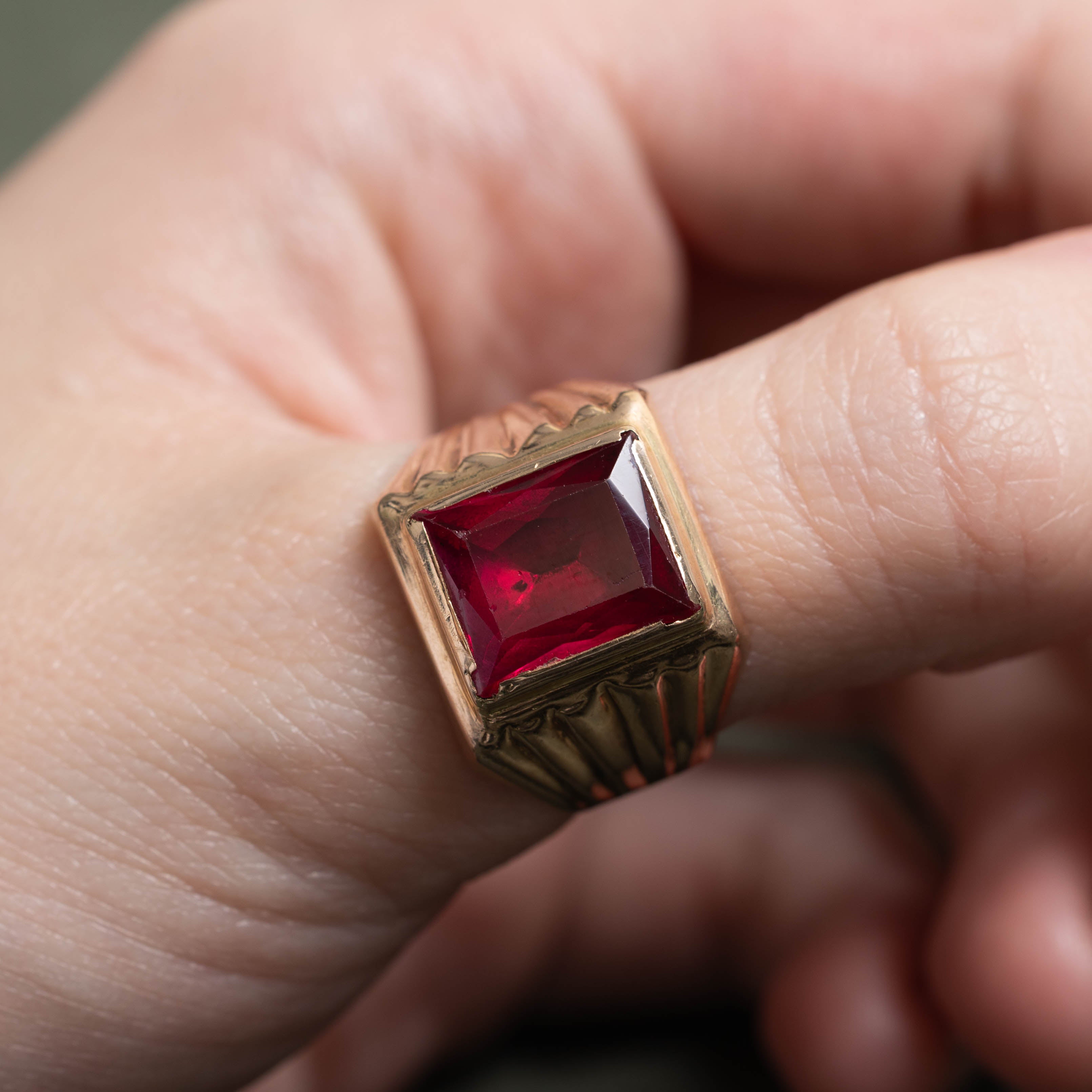 Vintage Lebanese 14k Synthetic Ruby Grooved Signet Ring | SZ 10