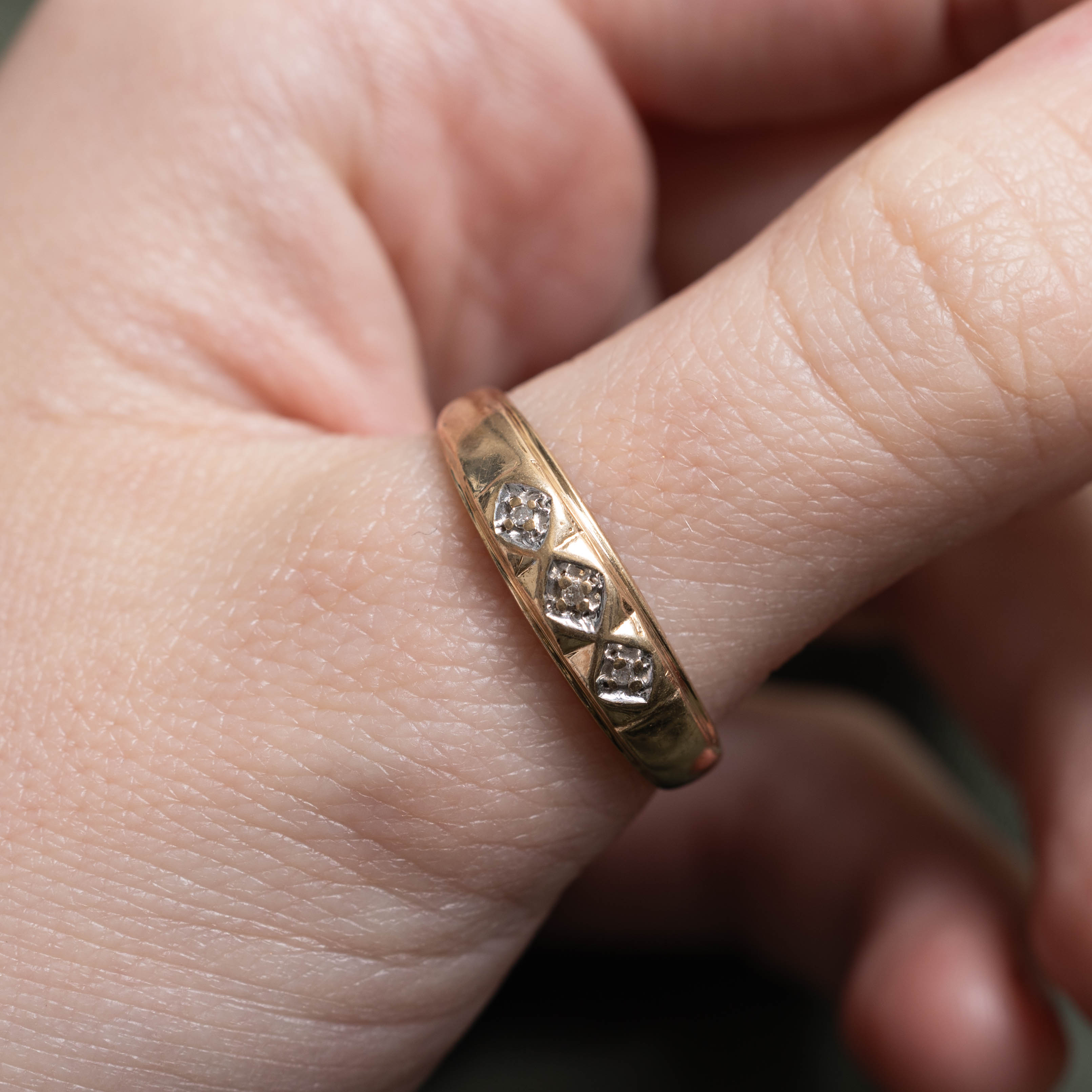 10k Three Stone  Illusion Set Diamond Band | SZ 9.5