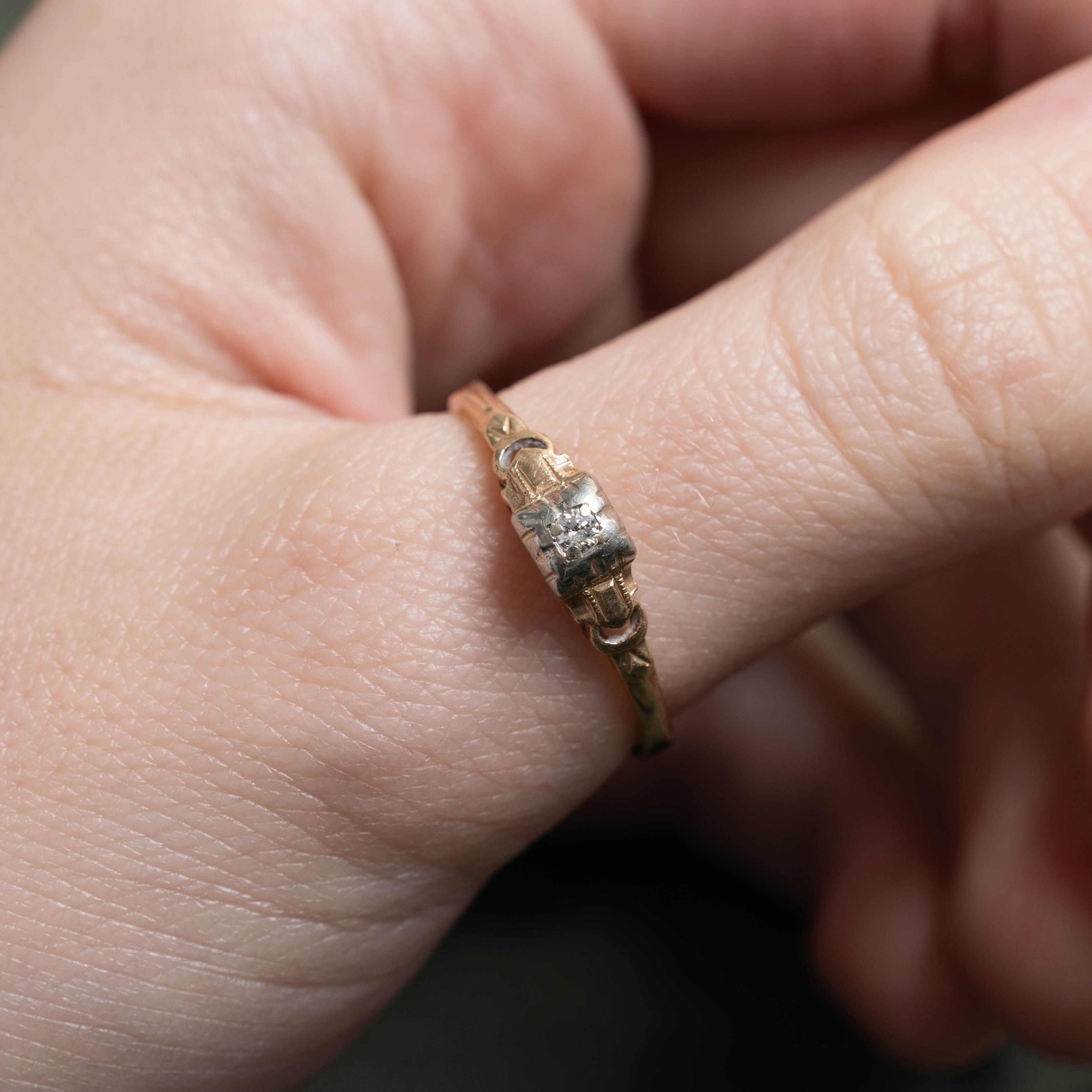 10k Illusion Set Diamond Textured Ring | SZ 8.25