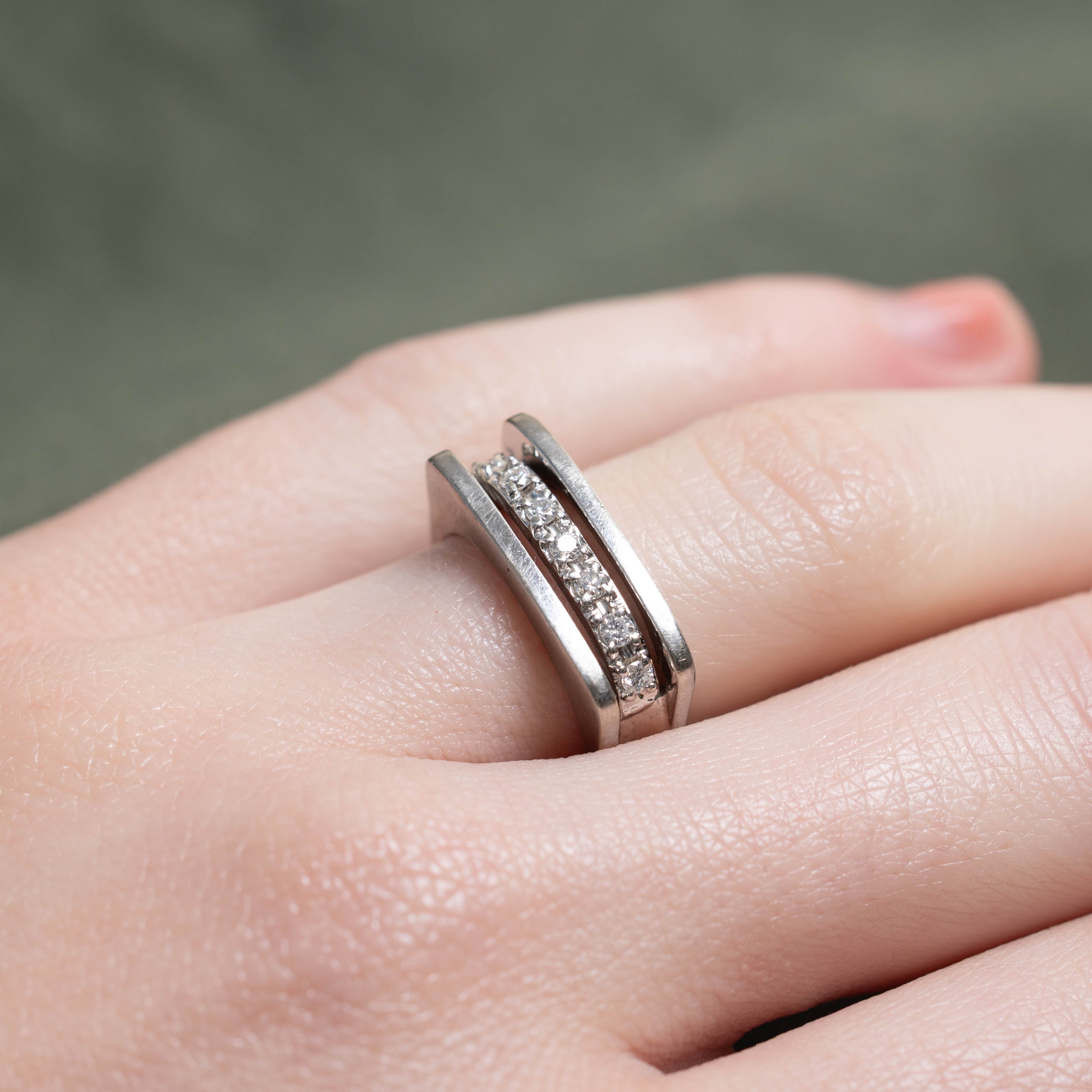 Seven Stone Recessed Diamond Soft Square Band | 0.14ctw | SZ 4.75