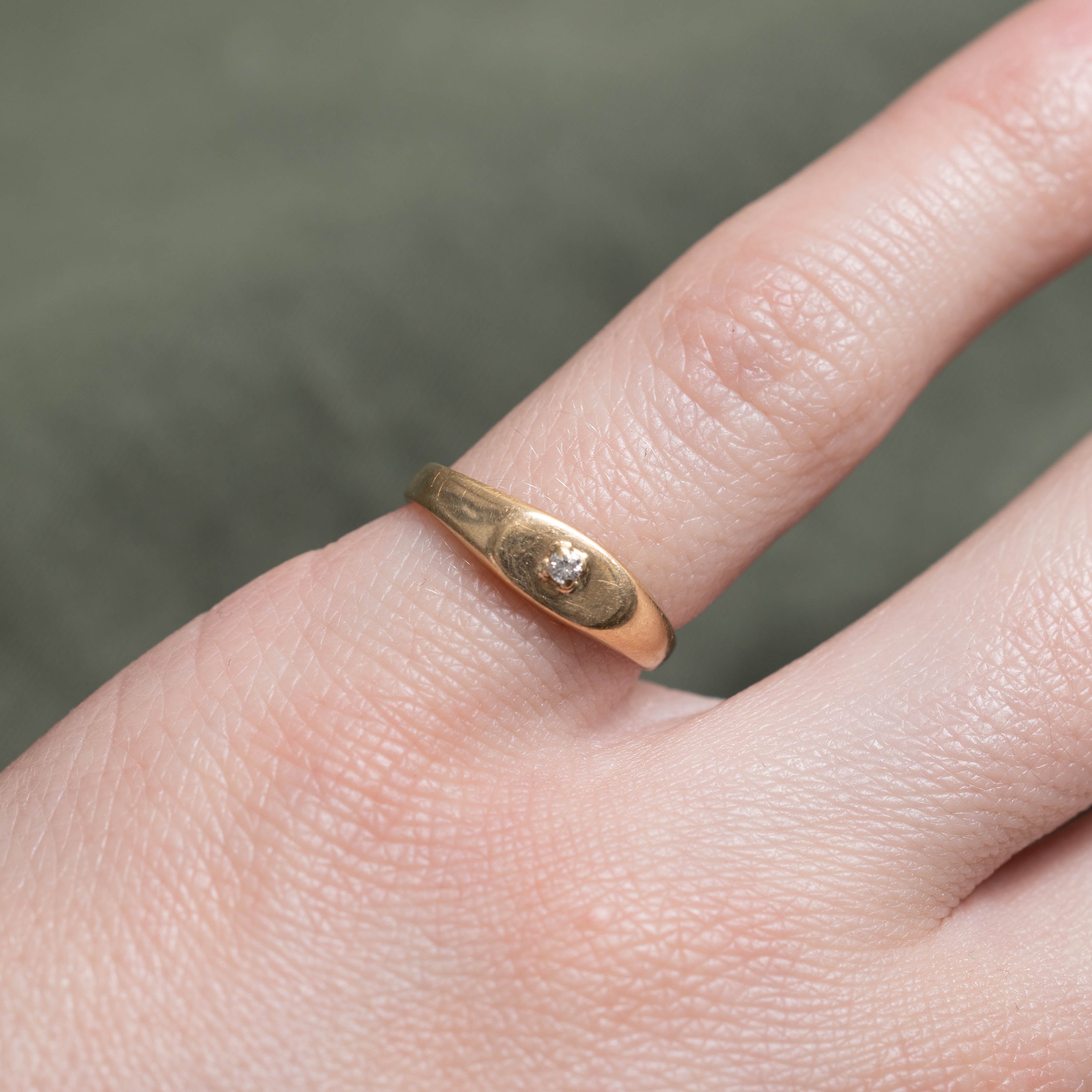 Single Diamond Petite Signet Ring | SZ 3.75