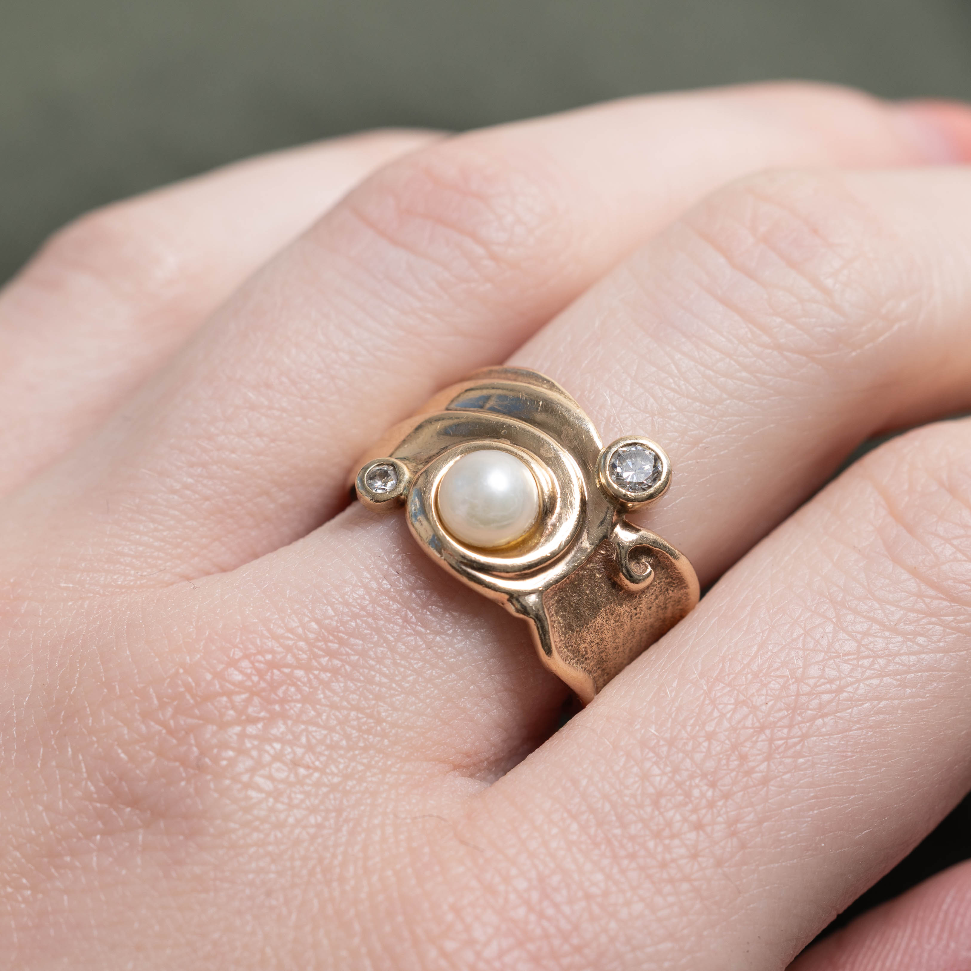 10k Pearl & Diamond Swirl Chunky Ring | 0.10ctw | SZ 5.75