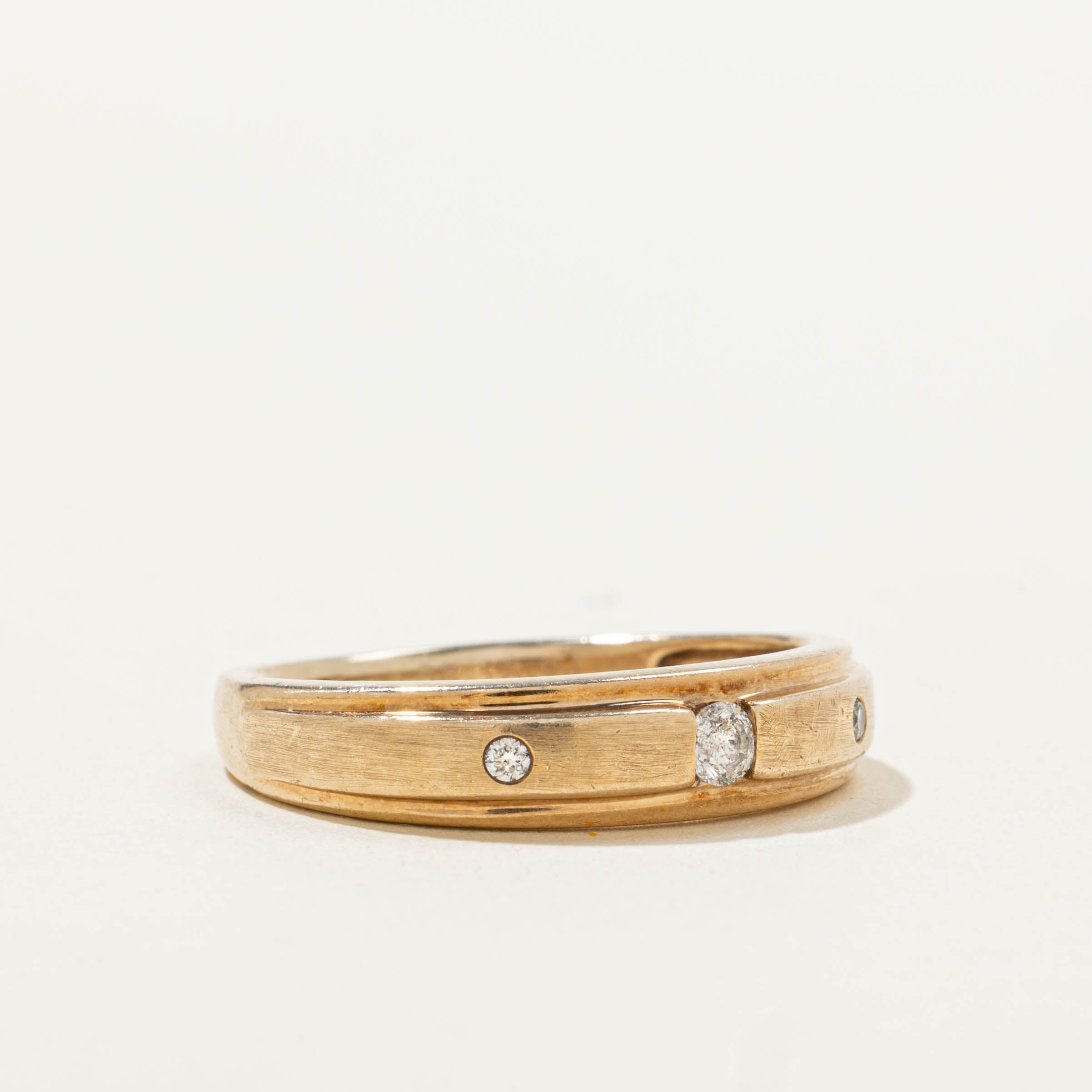 10k Three Stone Diamond Textured Band | SZ 8.25