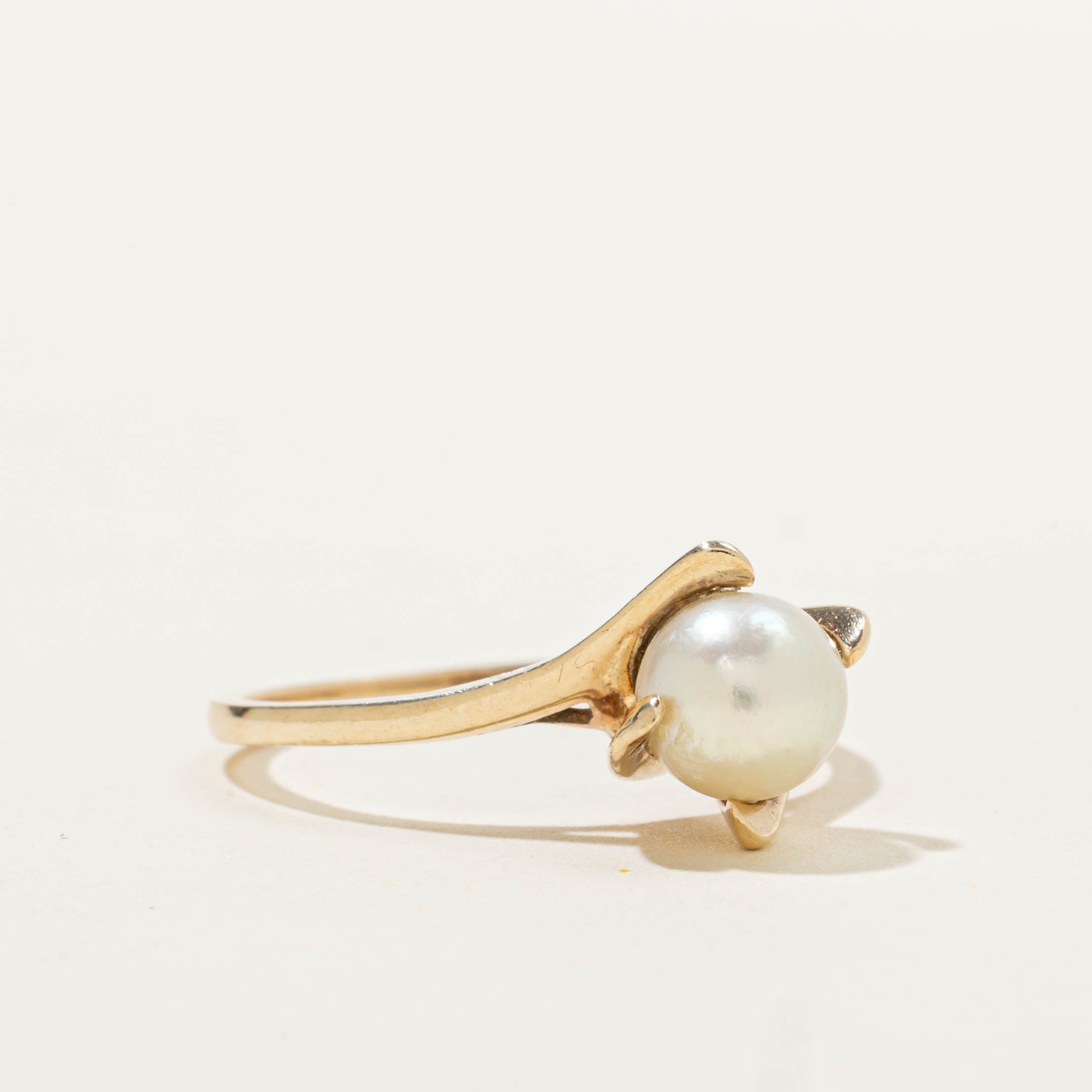 14k Solitaire Pearl Bypass Ring | SZ 7.25