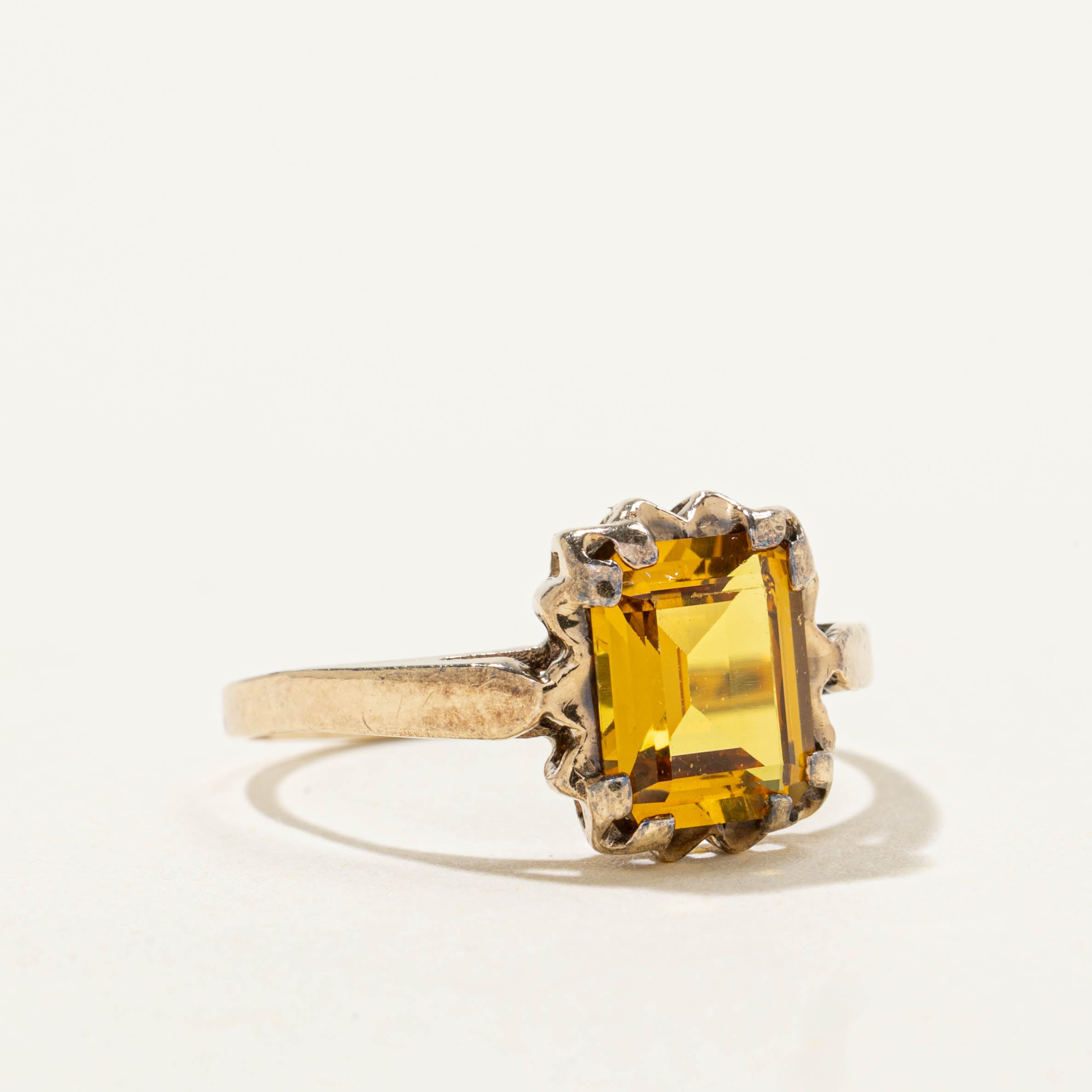 9k Synthetic Sapphire Scalloped Ring | SZ 6.5