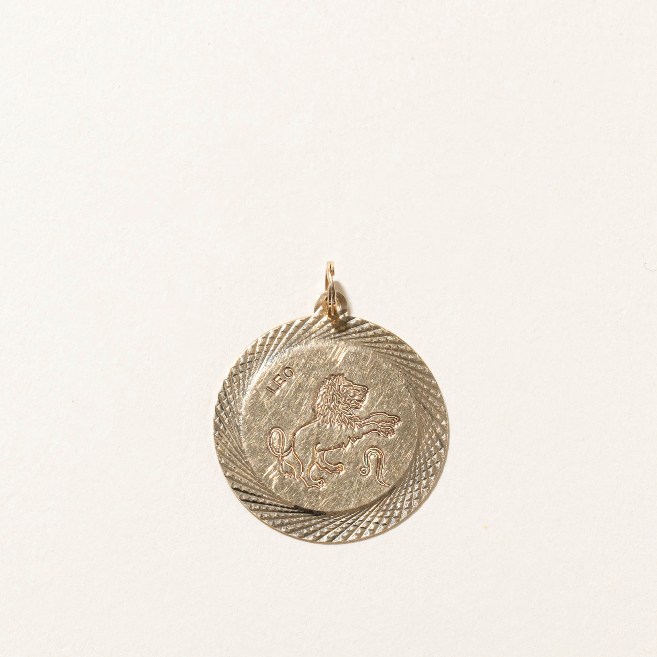 10k Leo Zodiac Pendant