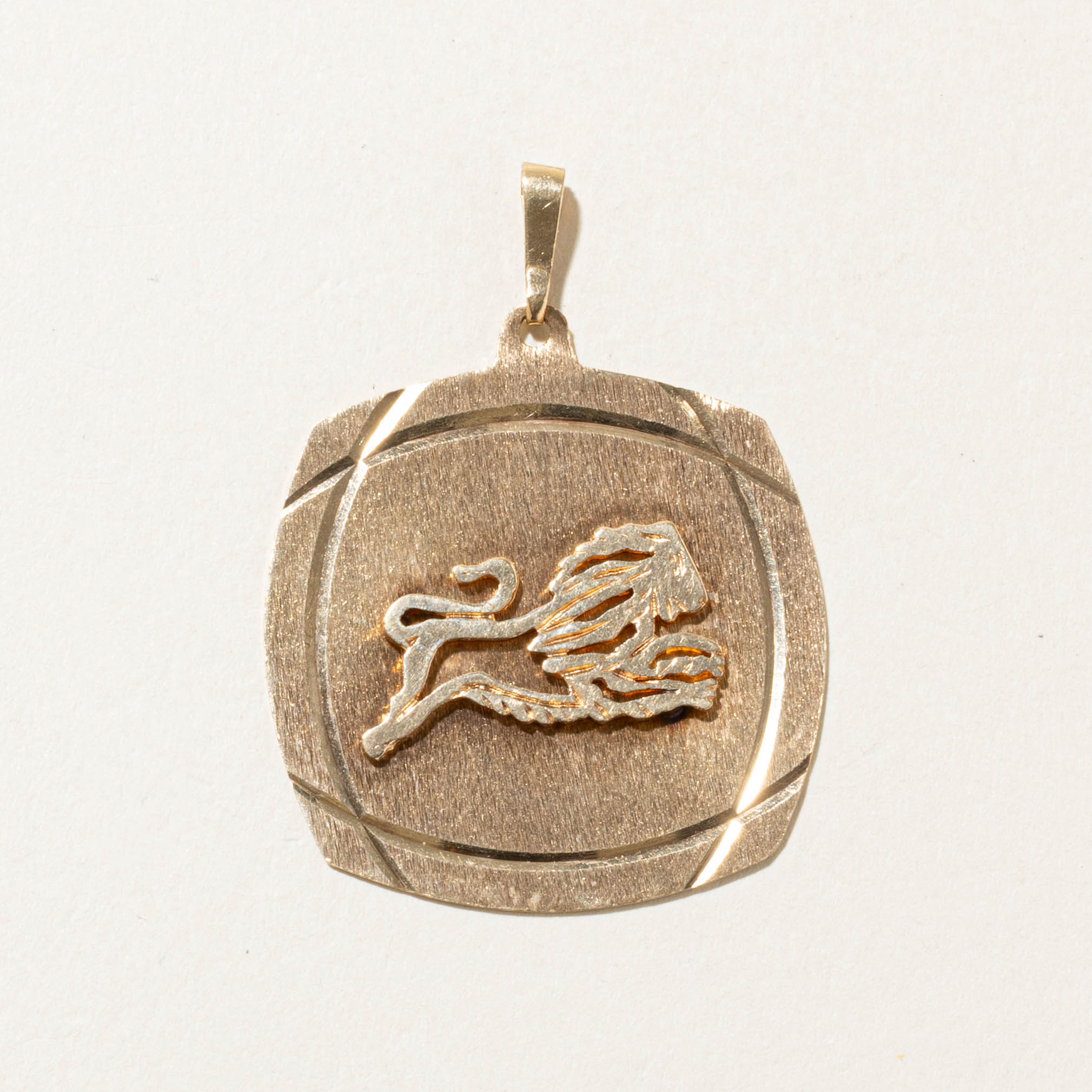 10k Leo Zodiac Pendant