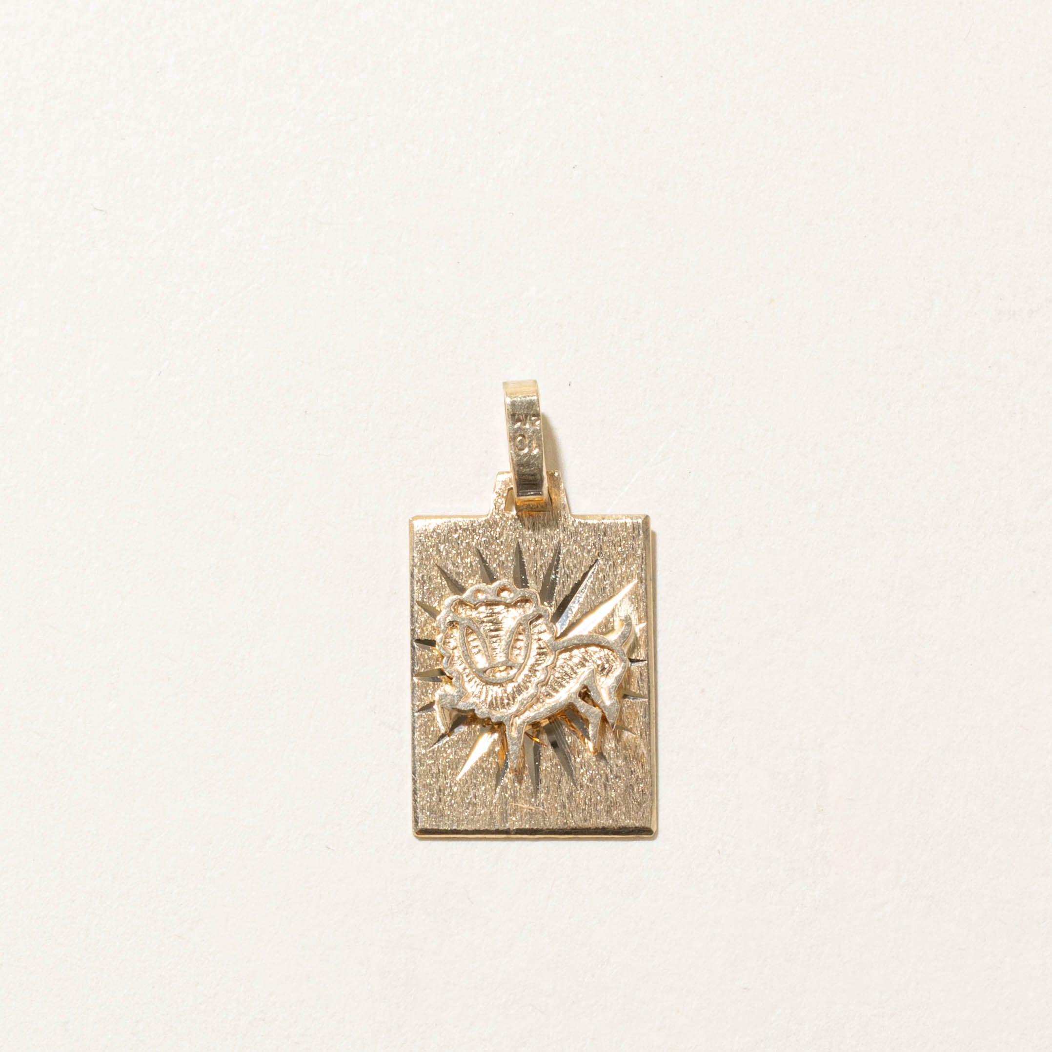 10k Leo Zodiac Pendant
