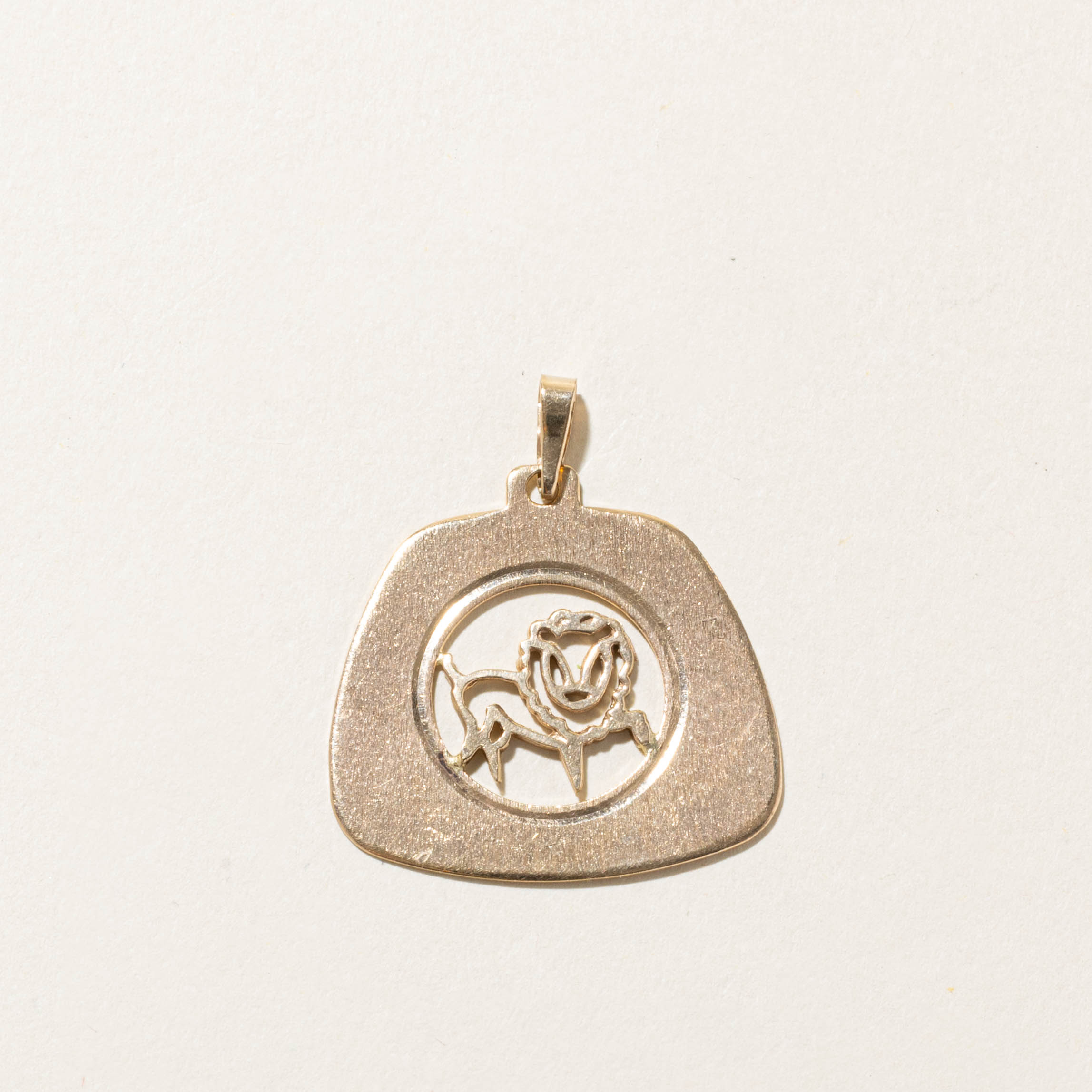 10k Leo Zodiac Pendant