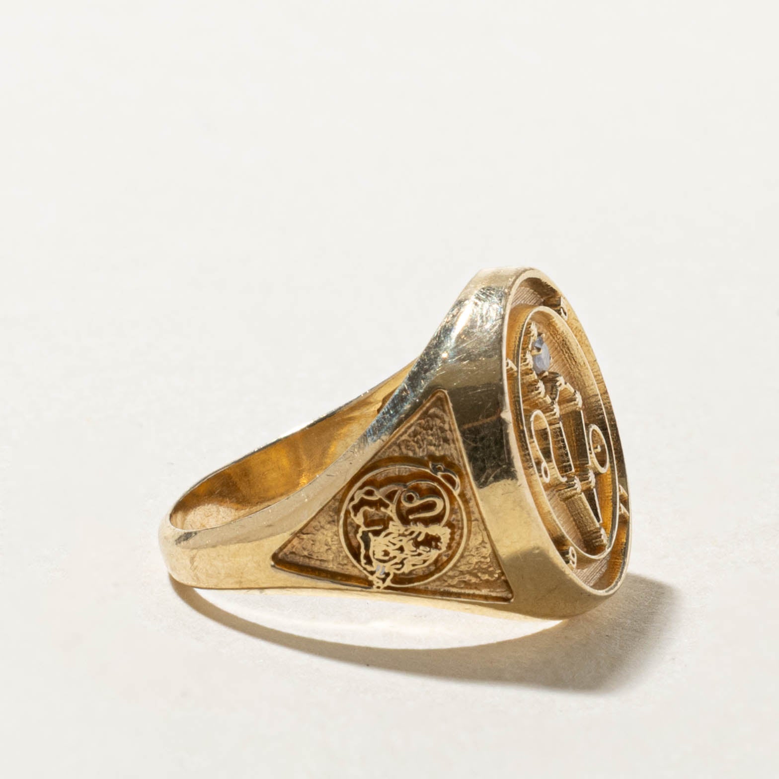 10k Diamond Leo Zodiac Signet Ring | SZ 6