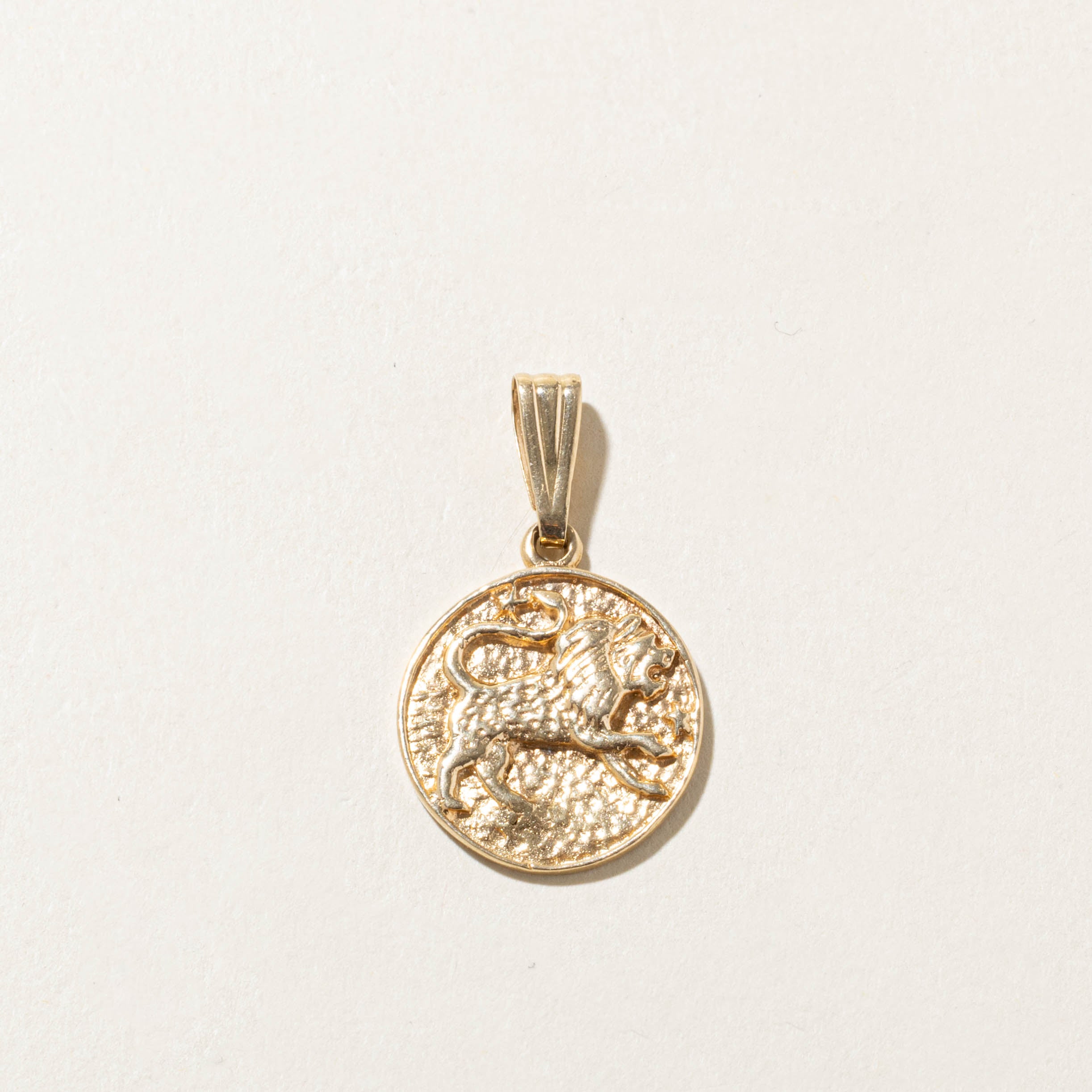14k Leo Zodiac Pendant