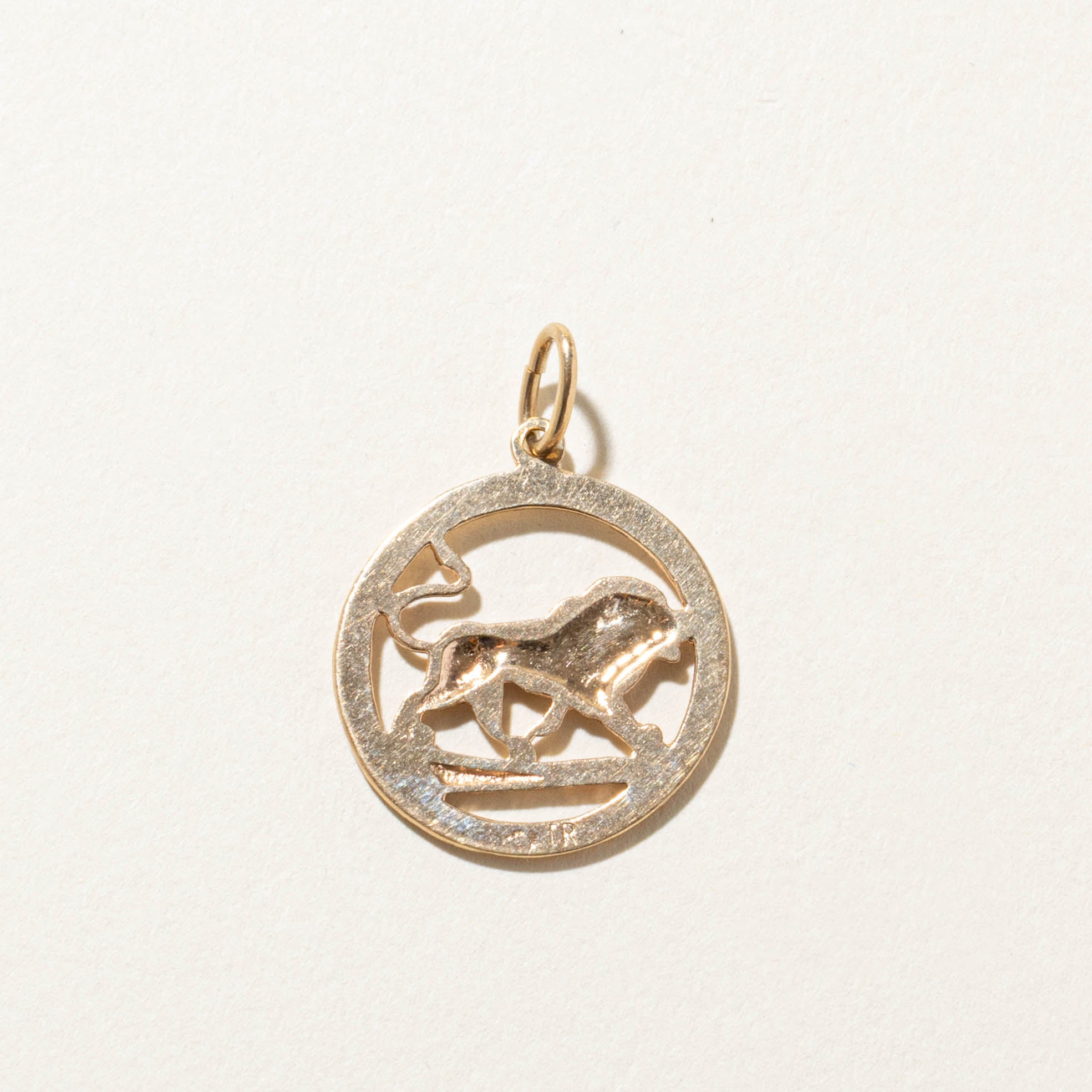 10k Leo Zodiac Pendant
