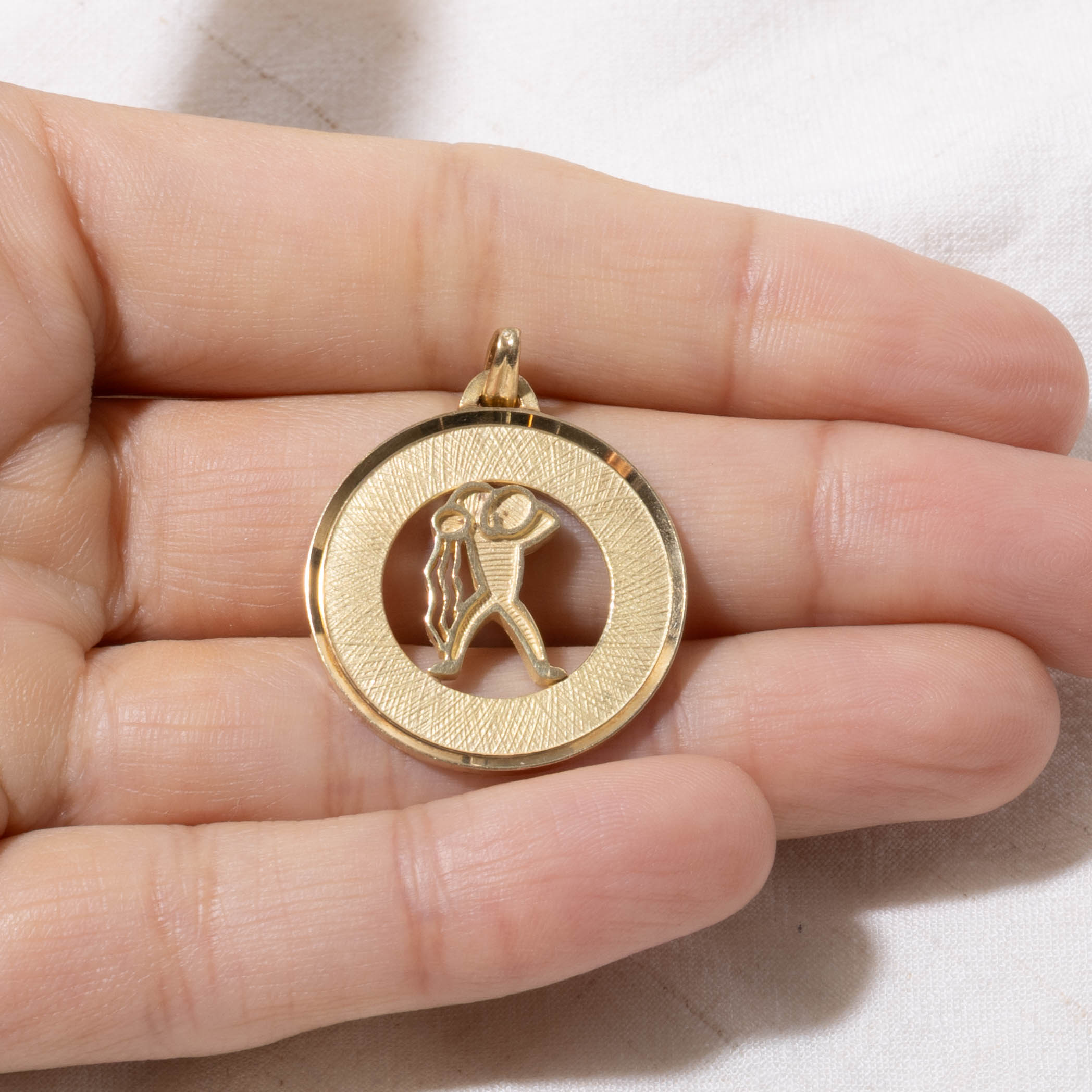 14k Aquarius Zodiac Pendant