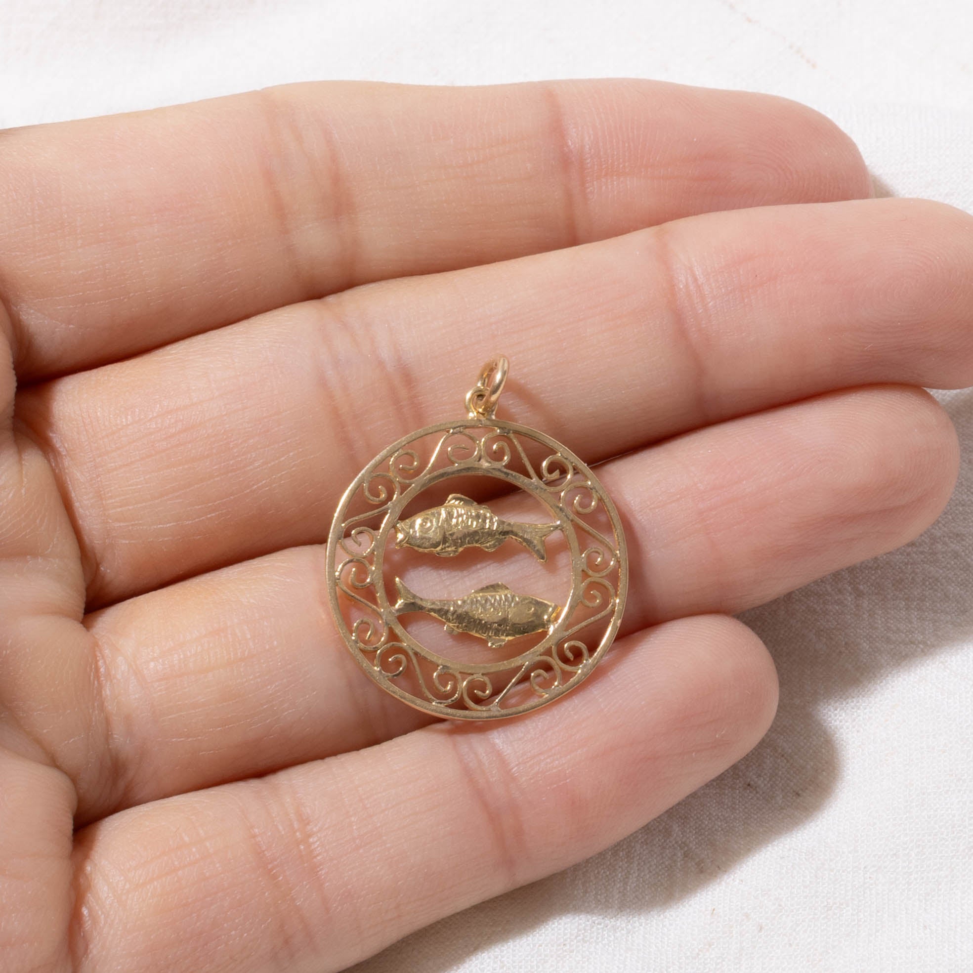 18k Pisces Zodiac Pendant