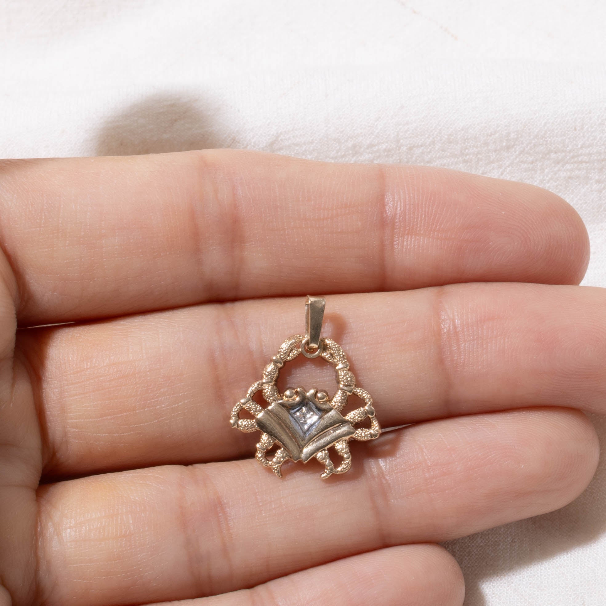 10k Cancer Zodiac Pendant