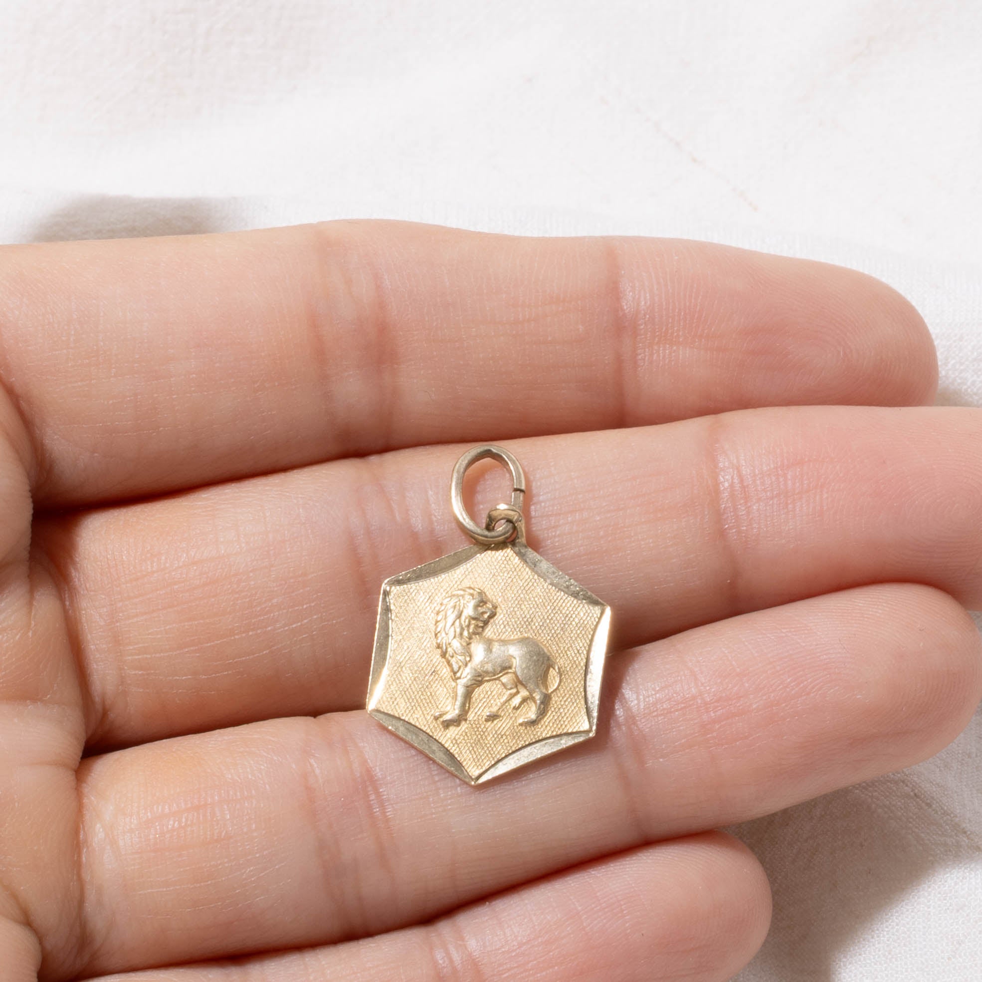 10k Leo Zodiac Charm