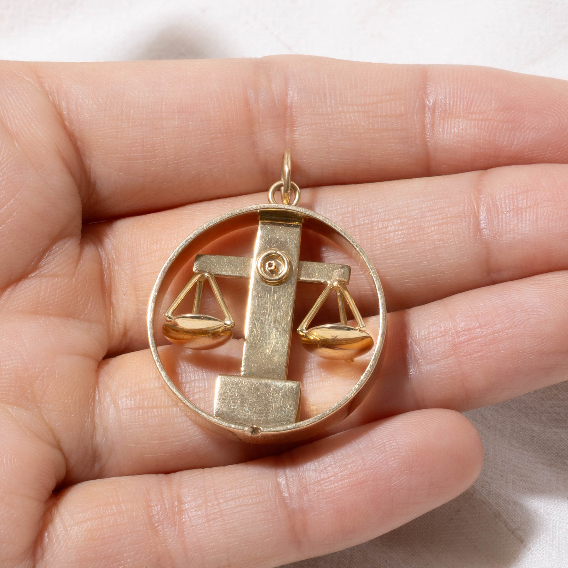 18k Libra Zodiac Pendant