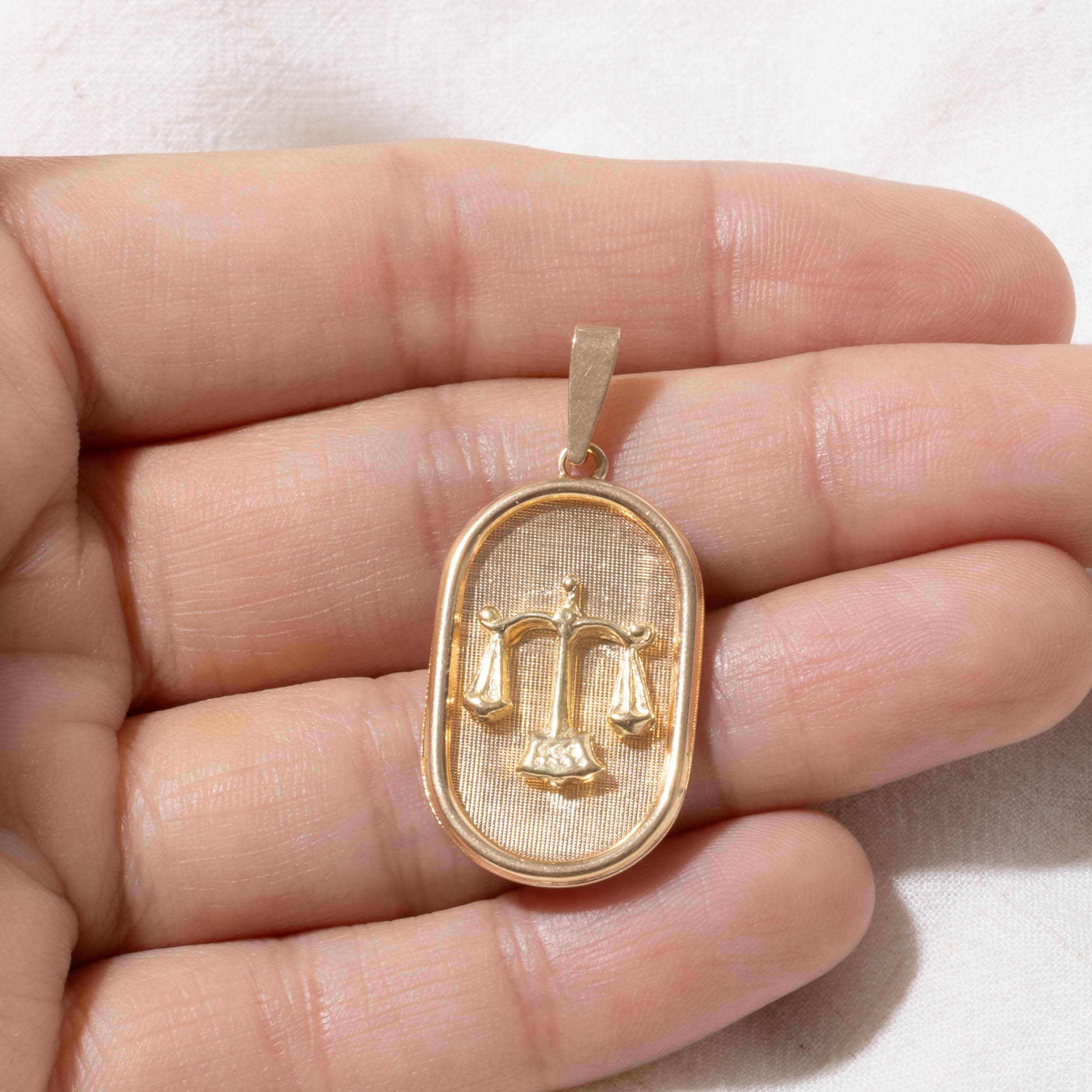 Italian 18k Libra Zodiac Pendant