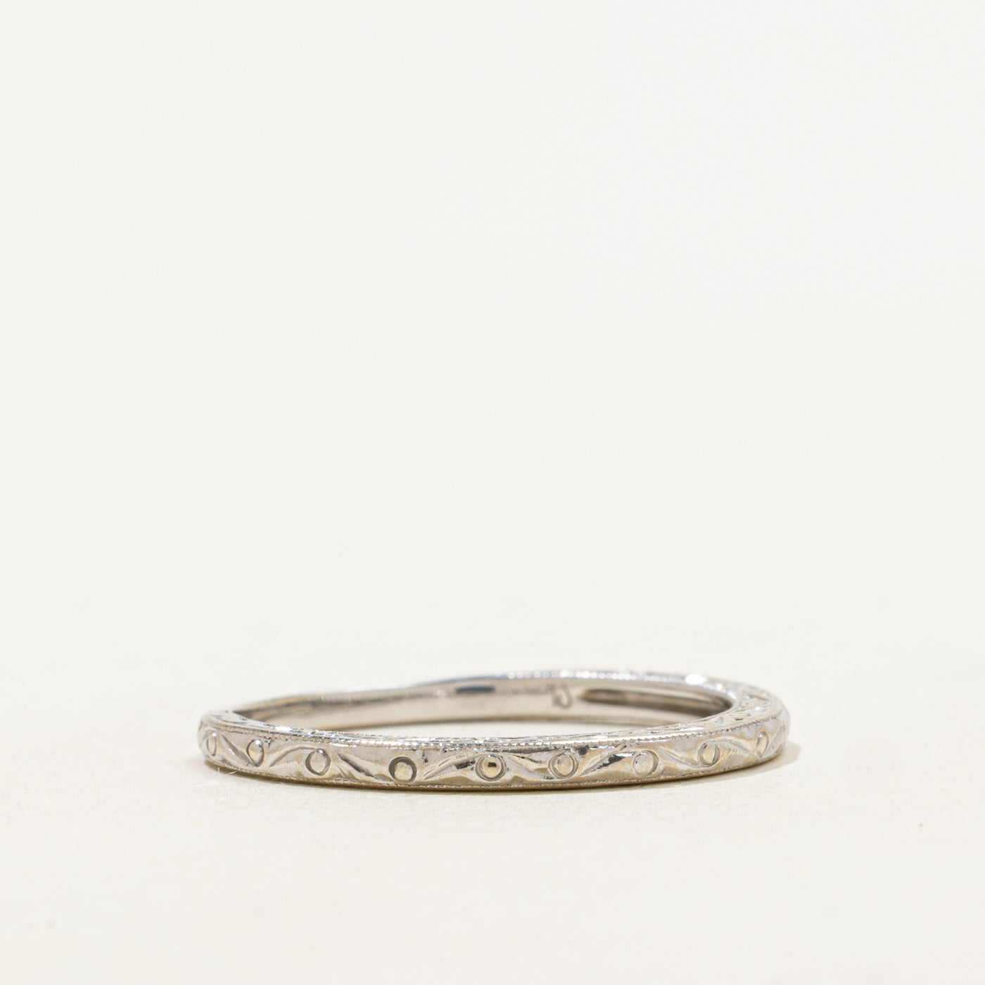14k White Gold Scrollwork Engraved Band | SZ 7.5