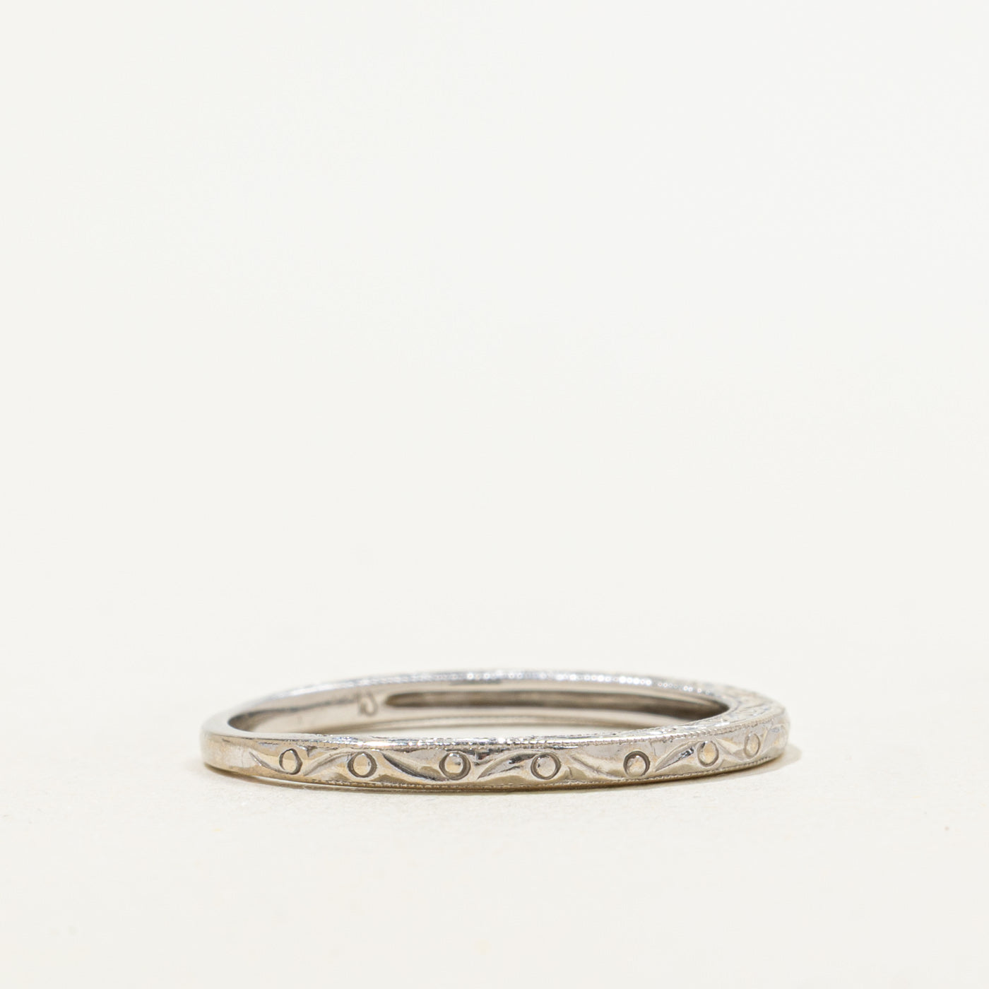 14k White Gold Scrollwork Engraved Band | SZ 7.5