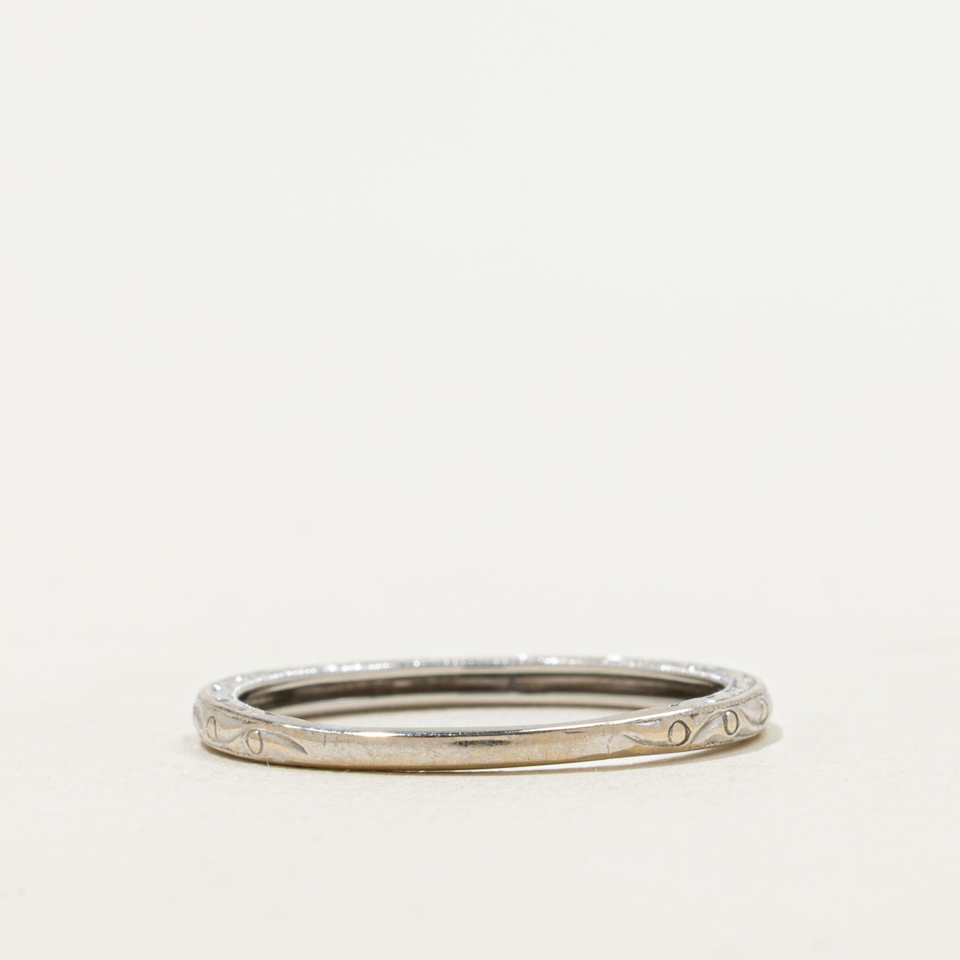 14k White Gold Scrollwork Engraved Band | SZ 7.5