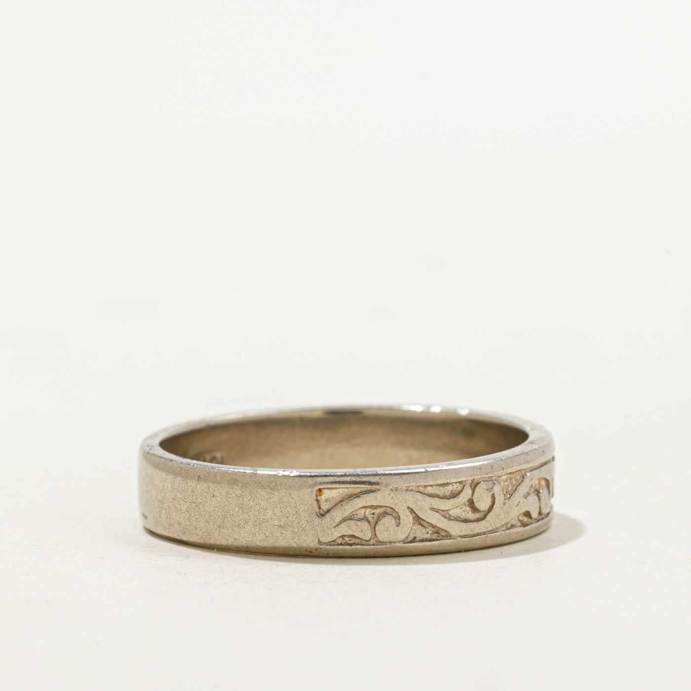 10k White Gold Scrollwork Band | 5.3mm | SZ 11.5