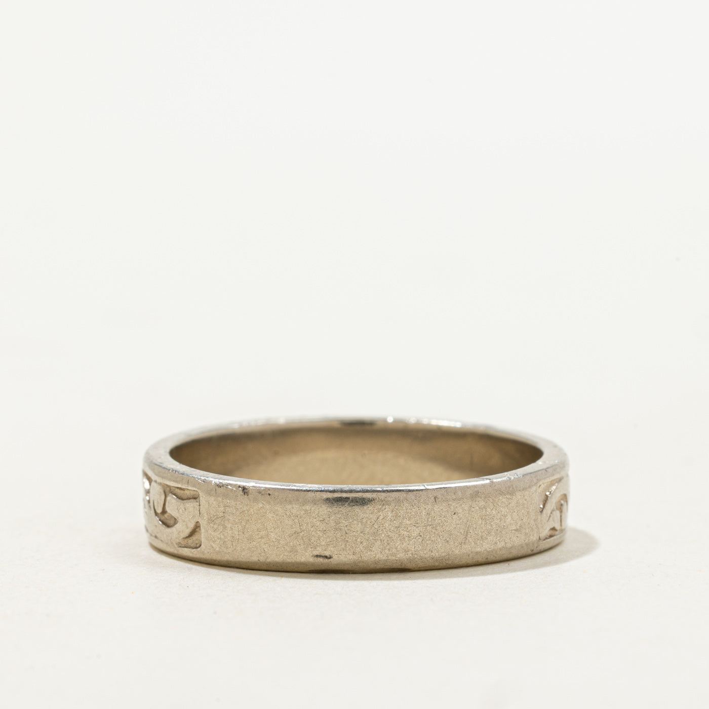 10k White Gold Scrollwork Band | 5.3mm | SZ 11.5