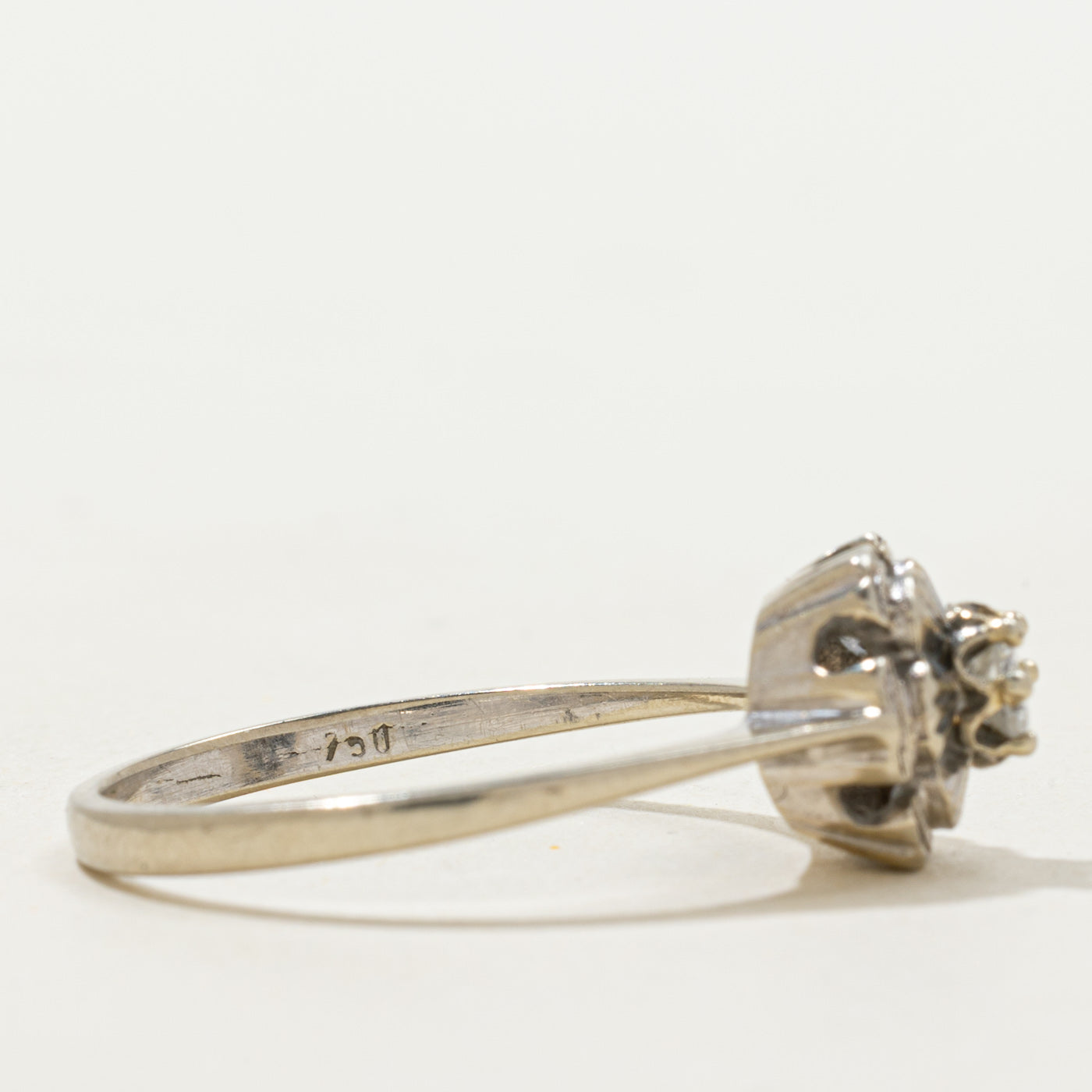 18k Solitaire Diamond Flower Ring | 0.17ct | SZ 8.25