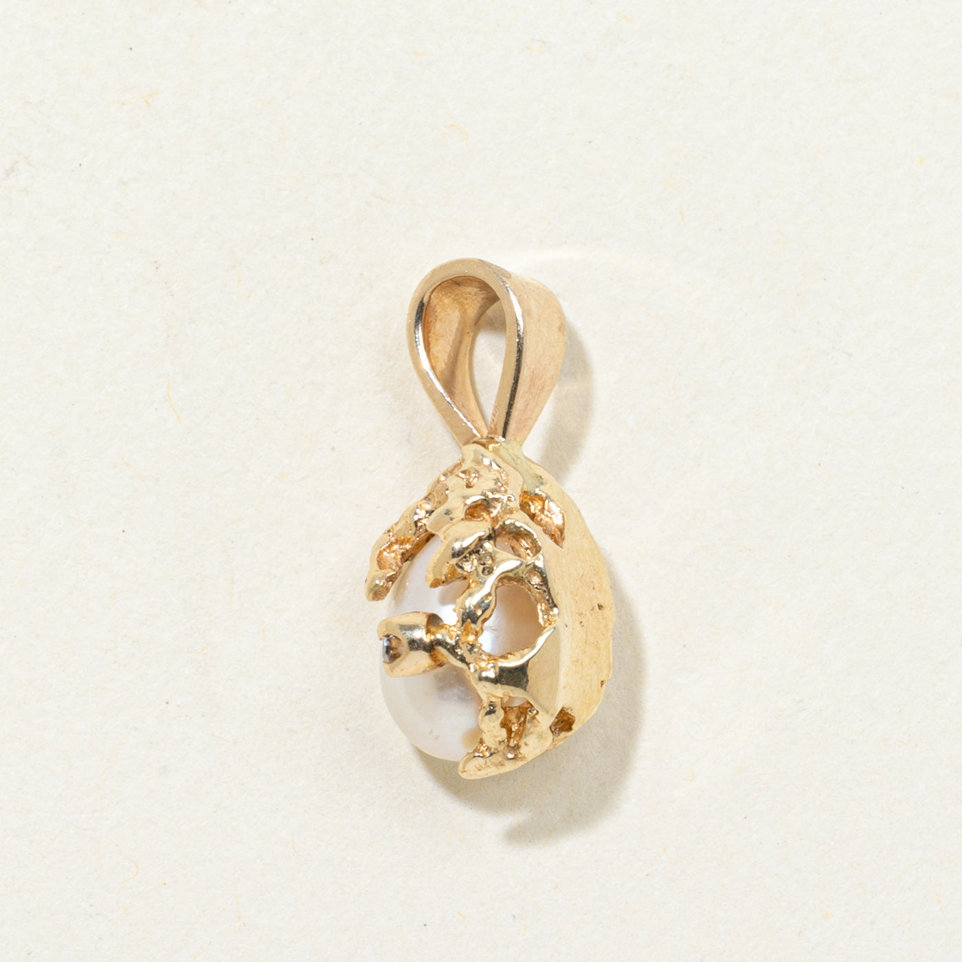 Pearl & Diamond Accented Abstract Pendant | 0.015ct