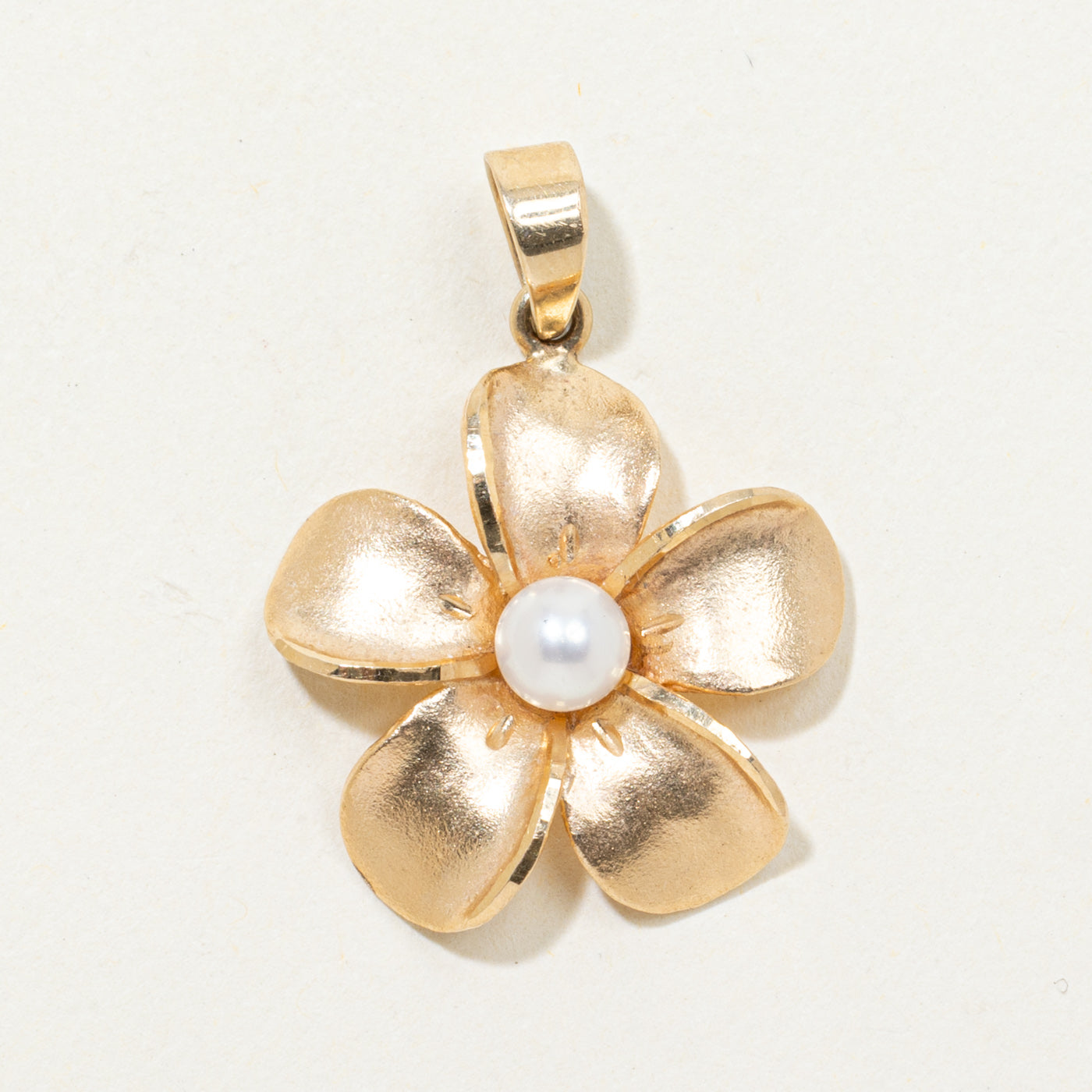 14k Pearl Textured Flower Pendant | 4.70mm