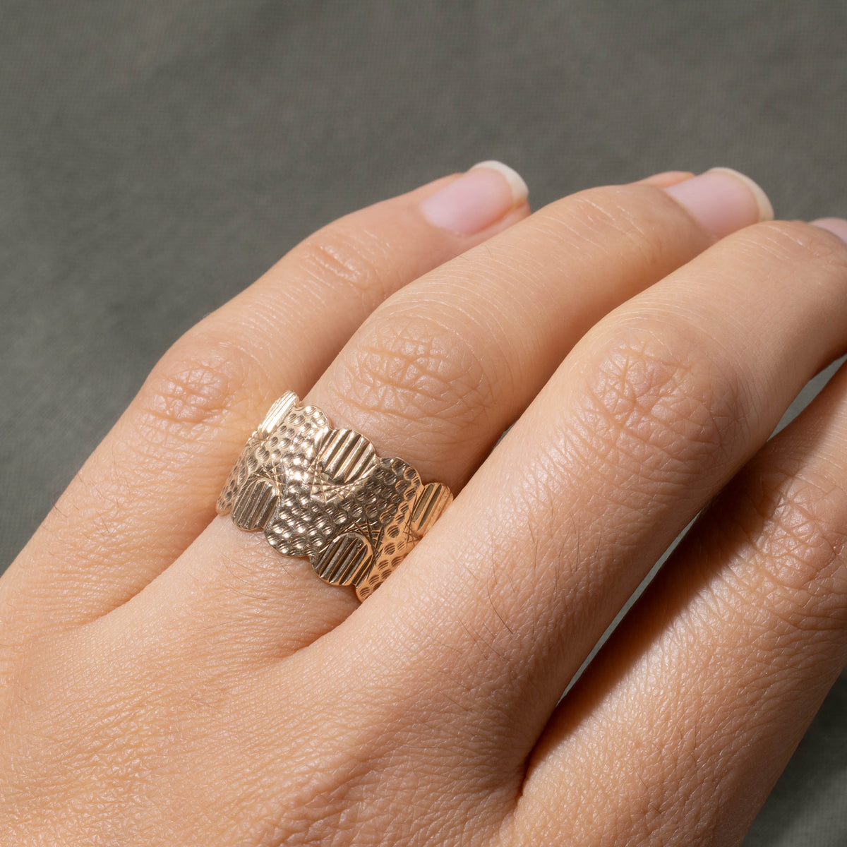 1975 London Yellow Gold Textured Band | 12.8mm | SZ 7.5