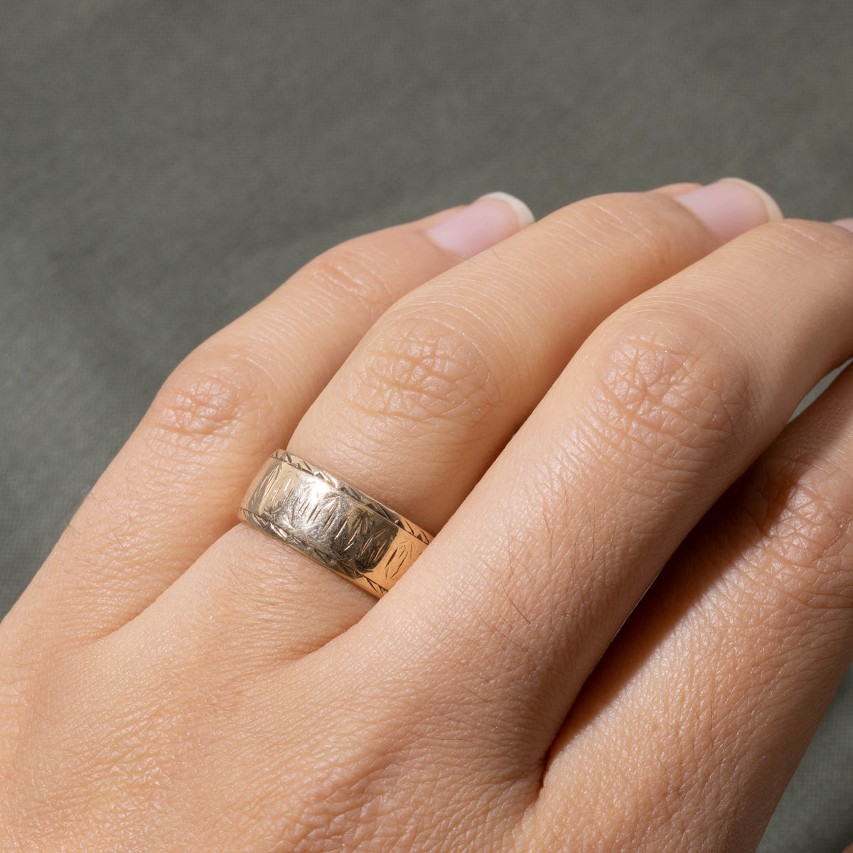 1971 London Yellow Gold Engraved Band | 7.3mm | SZ 5.25