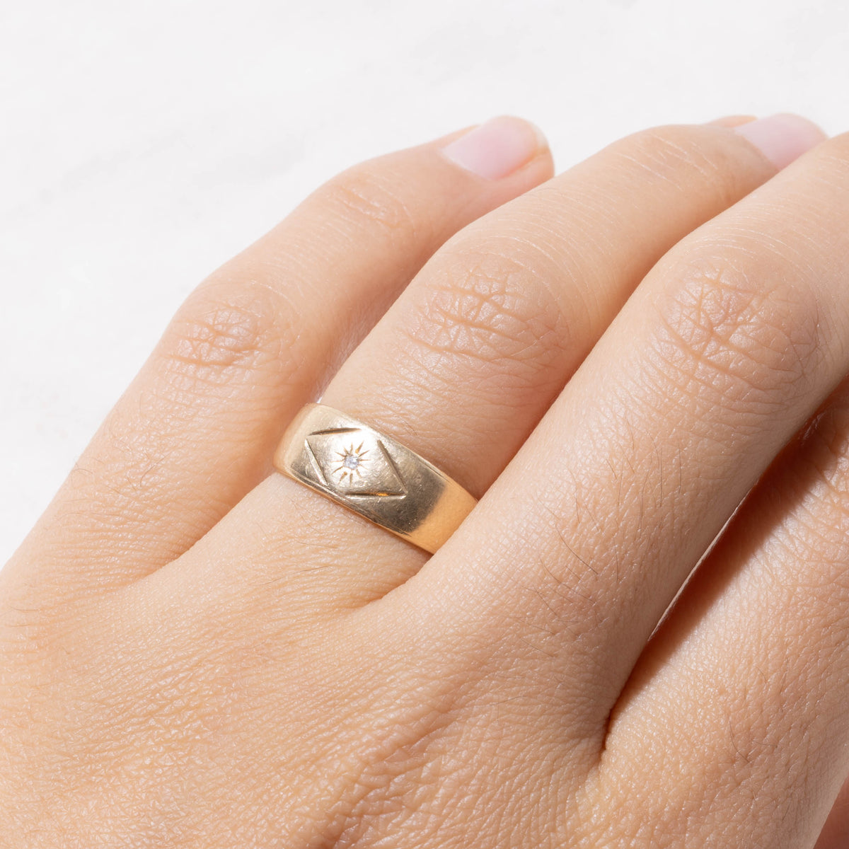14k Star Set Diamond Engraved Band | 7.00mm | SZ 5.5