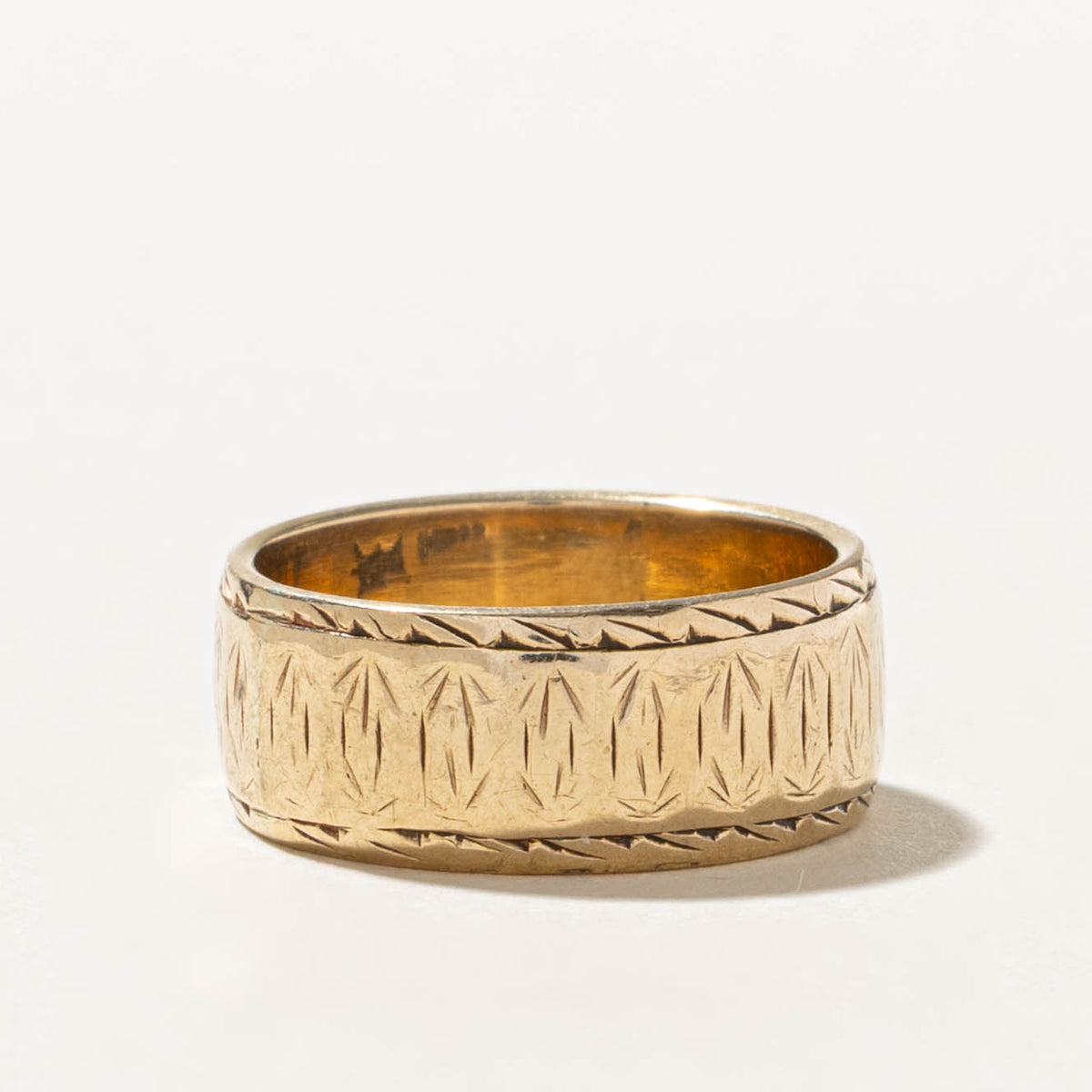 1971 London Yellow Gold Engraved Band | 7.3mm | SZ 5.25