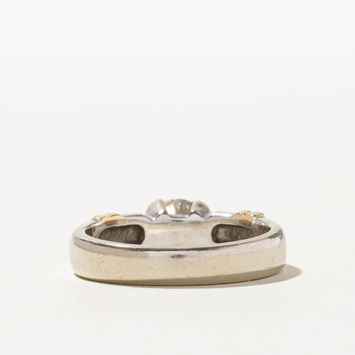 18k Two Tone Solitaire Diamond Grooved Ring | 0.54ct VS2 J | SZ 6.25
