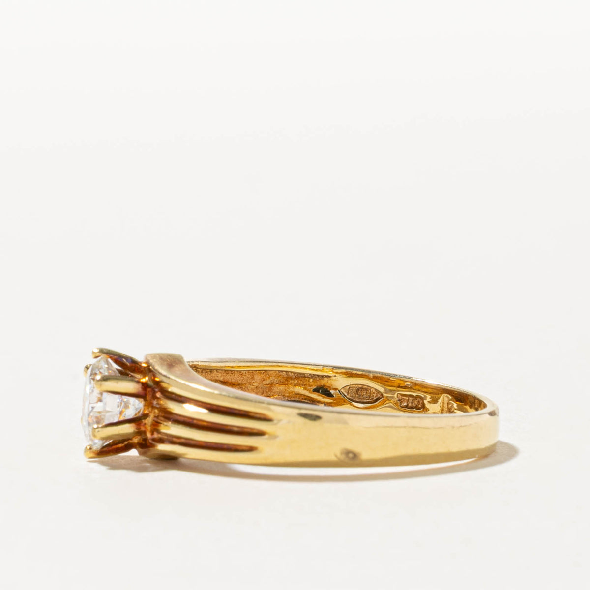18k Solitaire Diamond Grooved Ring | 0.68ct SI1 H | SZ 7.5