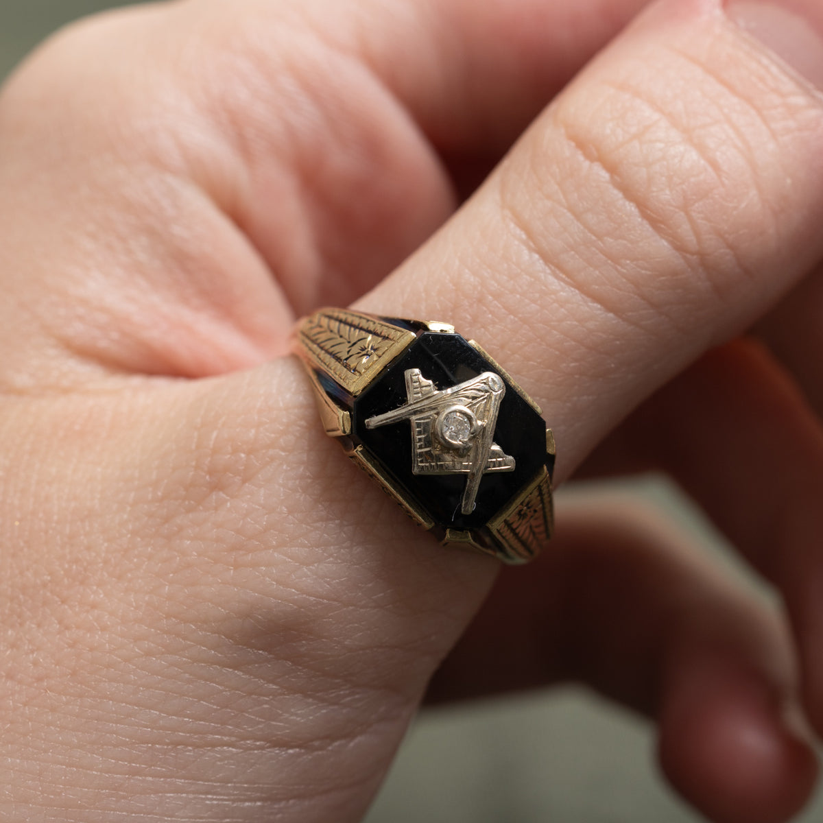 14k Onyx & Diamond Floral Engraved Masonic Signet Ring | 2.50ct, 0.02ct | SZ 10.5
