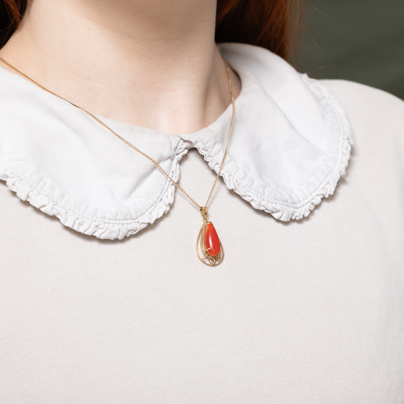 18K Pear Cabochon Coral Pendant | 3.50ct