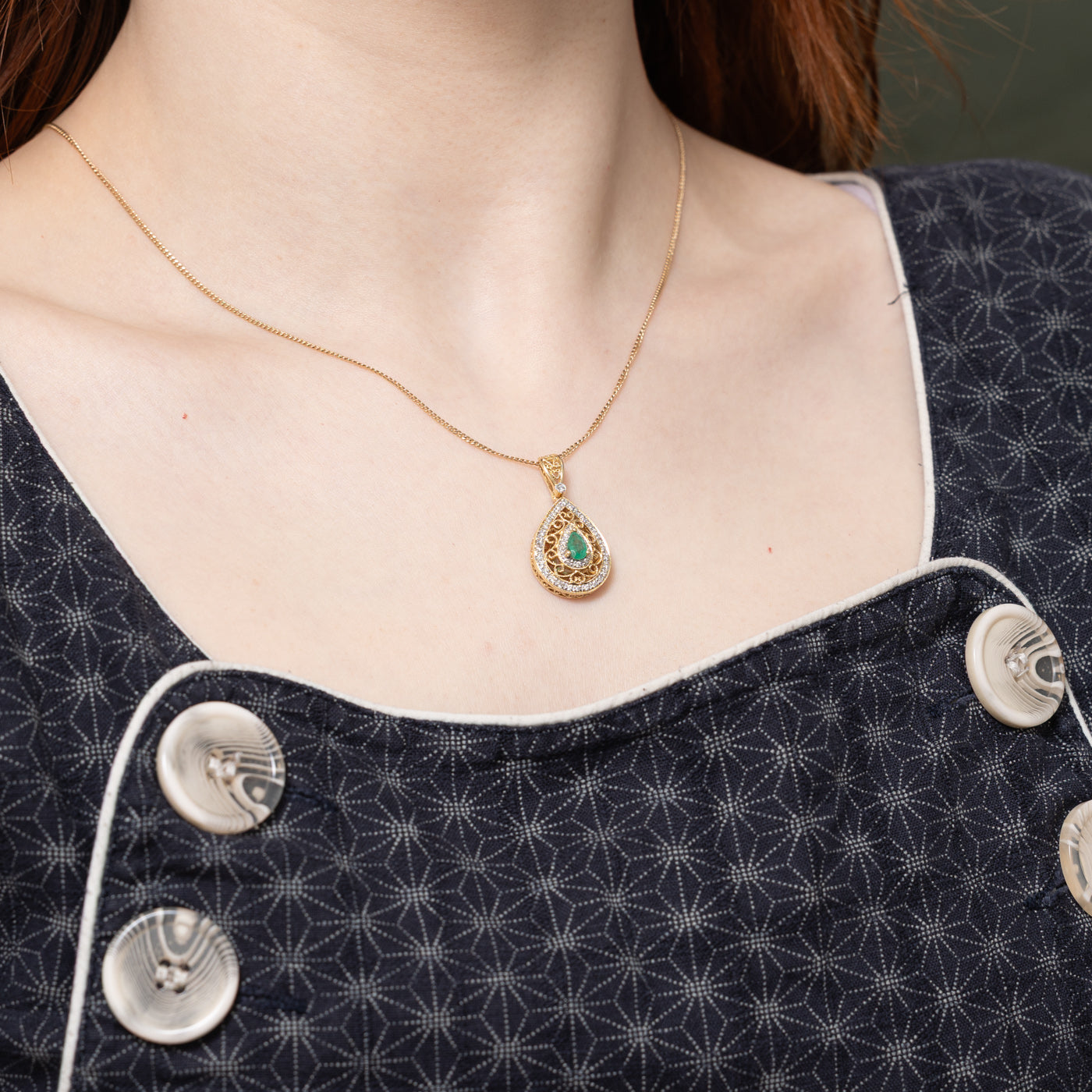 Pendentif en or 14 carats serti d'un halo d'émeraudes et de diamants | 0,40 ct, 0,20 ct au total