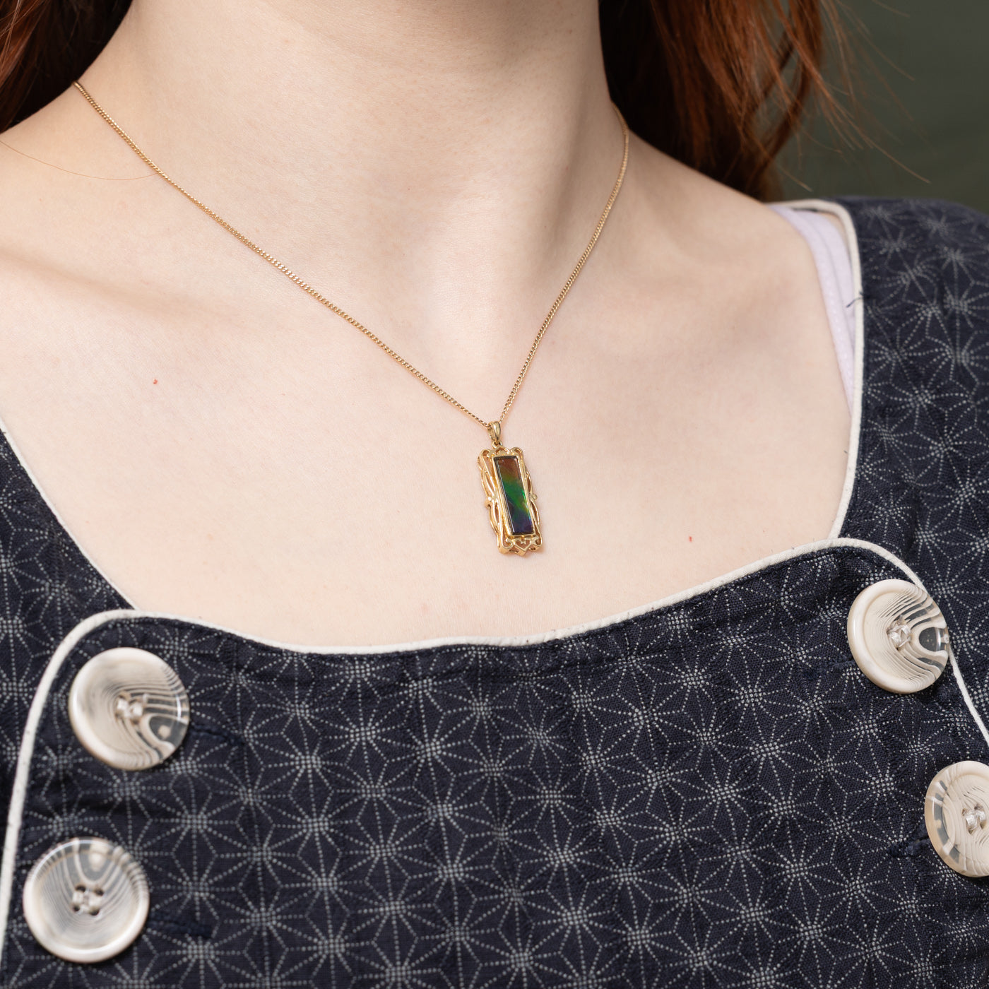 Pendentif barrette en ammolite sertie clos en or 14 carats | 3,00 ct