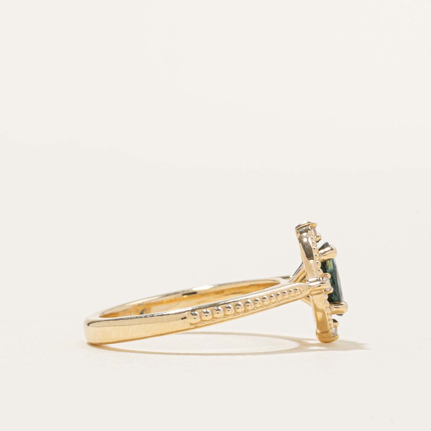 Bague « 100 façons » en saphir et diamants sertis millegrain | 0,84 ct, 0,04 ct au total | Taille 7