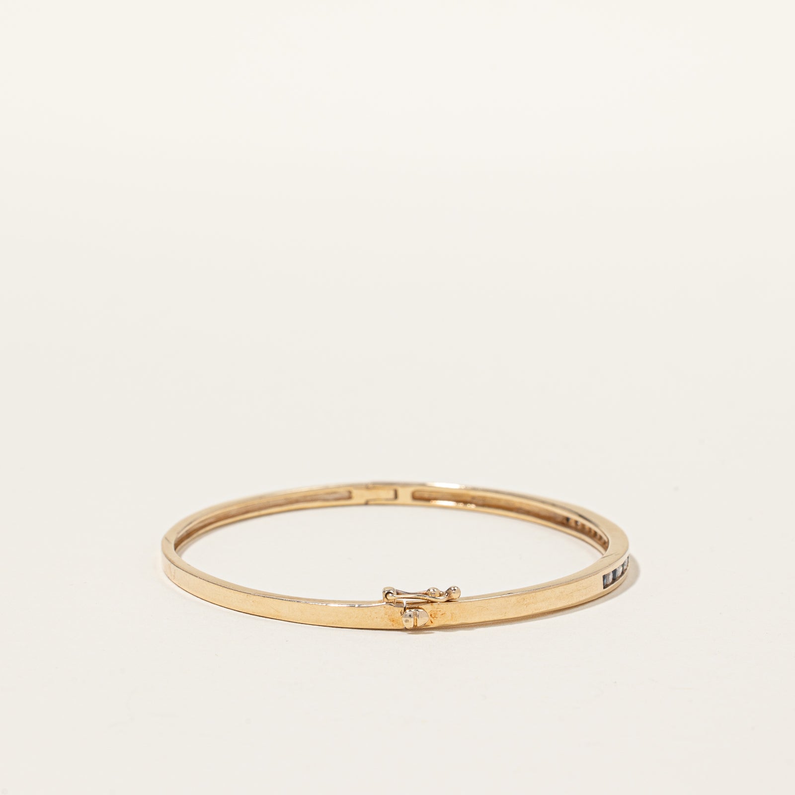 Bracelet en or jaune 10 carats, saphirs bleus et diamants | 0,41 ct au total, 0,24 ct au total | 12,7 cm | 