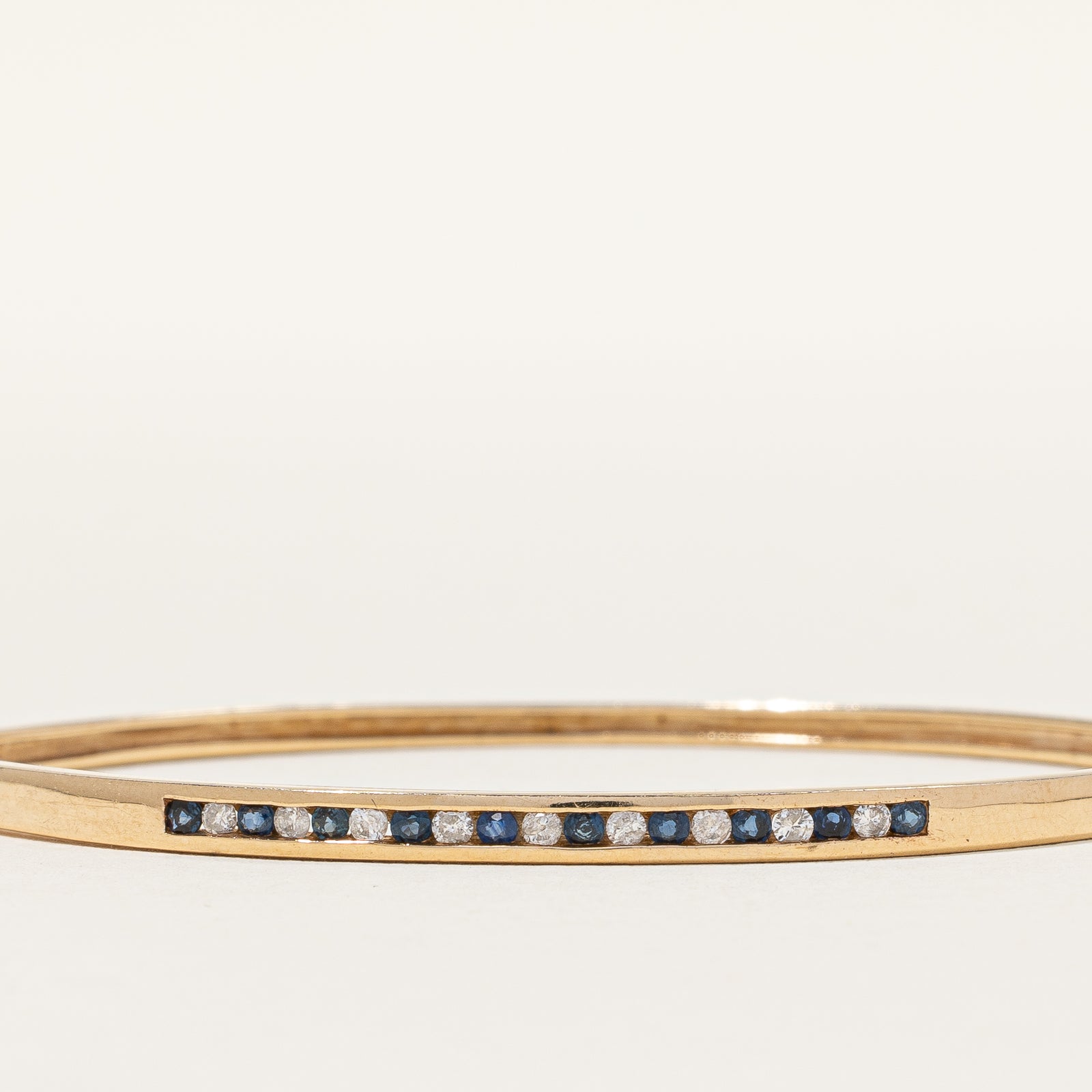 Bracelet en or jaune 10 carats, saphirs bleus et diamants | 0,41 ct au total, 0,24 ct au total | 12,7 cm | 