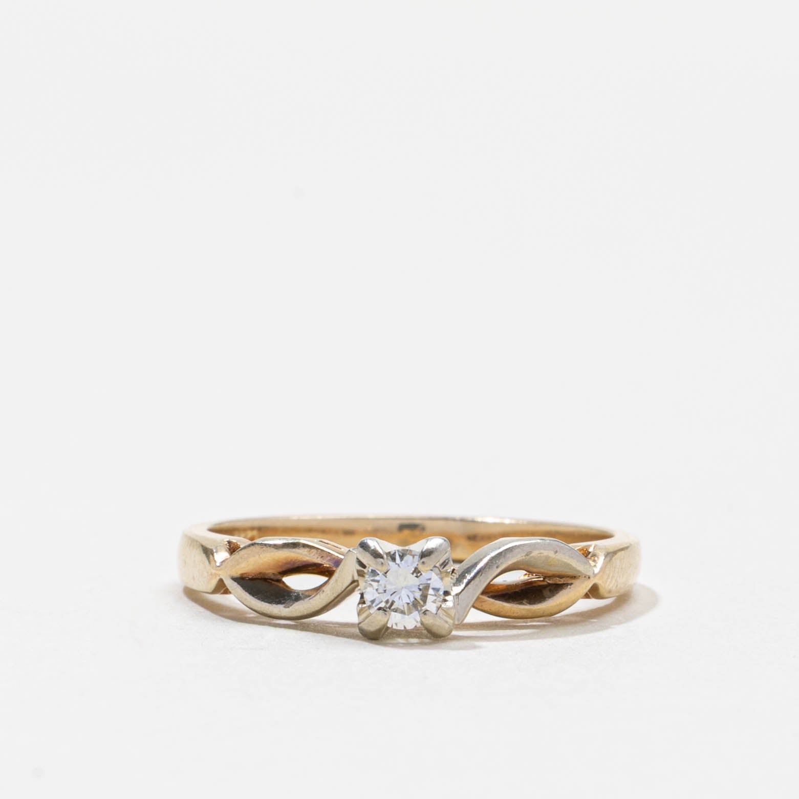 Bague solitaire torsadée en diamant | 0,12 ct | Taille 6,5