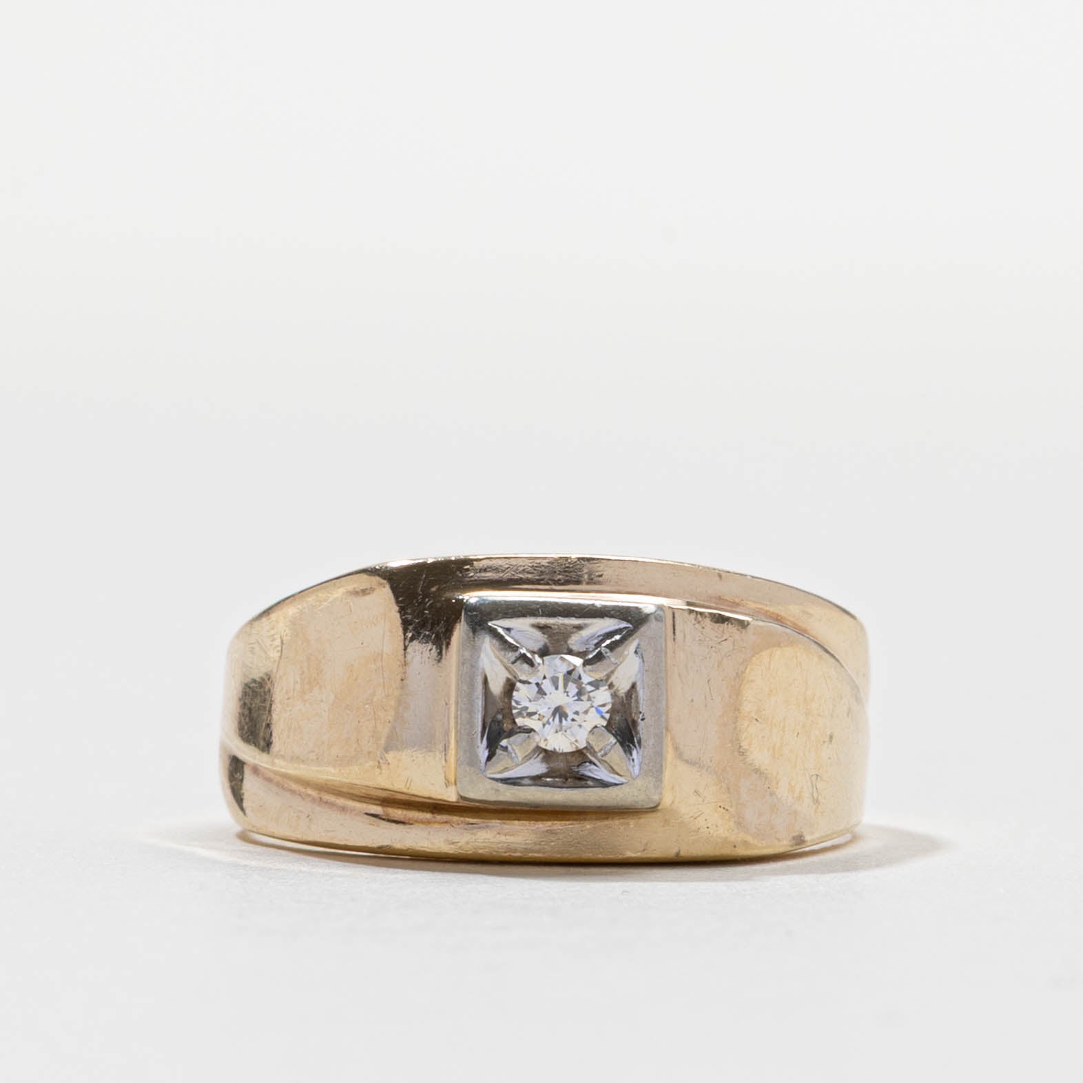 Illusion Set Diamond Grooved Ring | 0.11ct | SZ 9.0