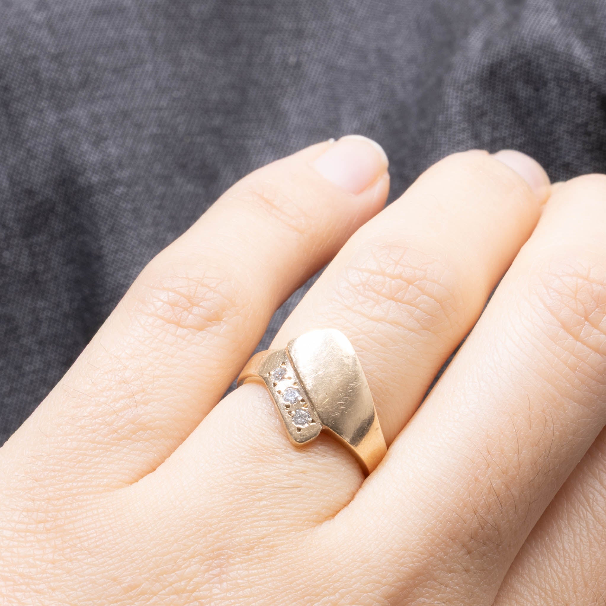 Bague abstraite années 70 sertie de diamants | 0,09 ct | Taille 4,75