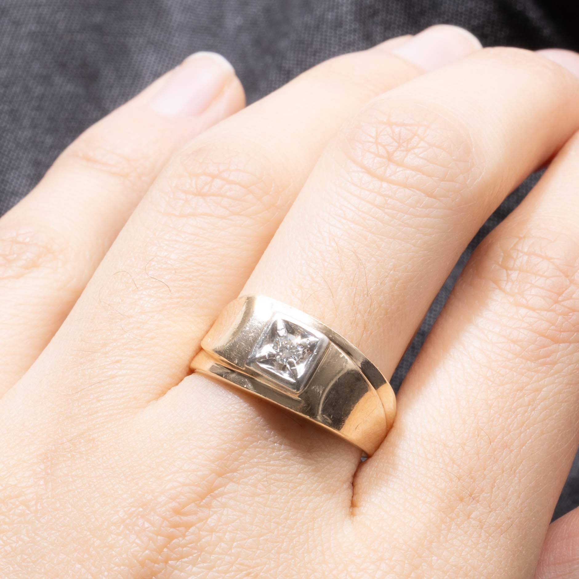 Illusion Set Diamond Grooved Ring | 0.11ct | SZ 9.0