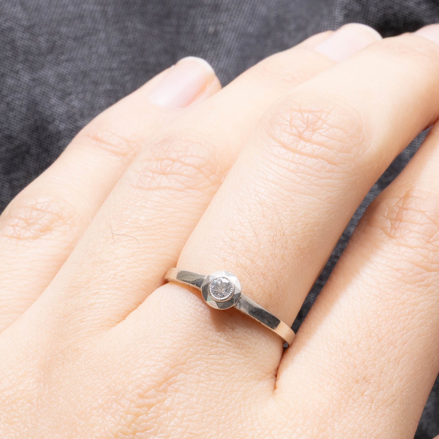 Bague sertie d'un diamant taille ancienne européenne | 0,11 ct | Taille 7,0