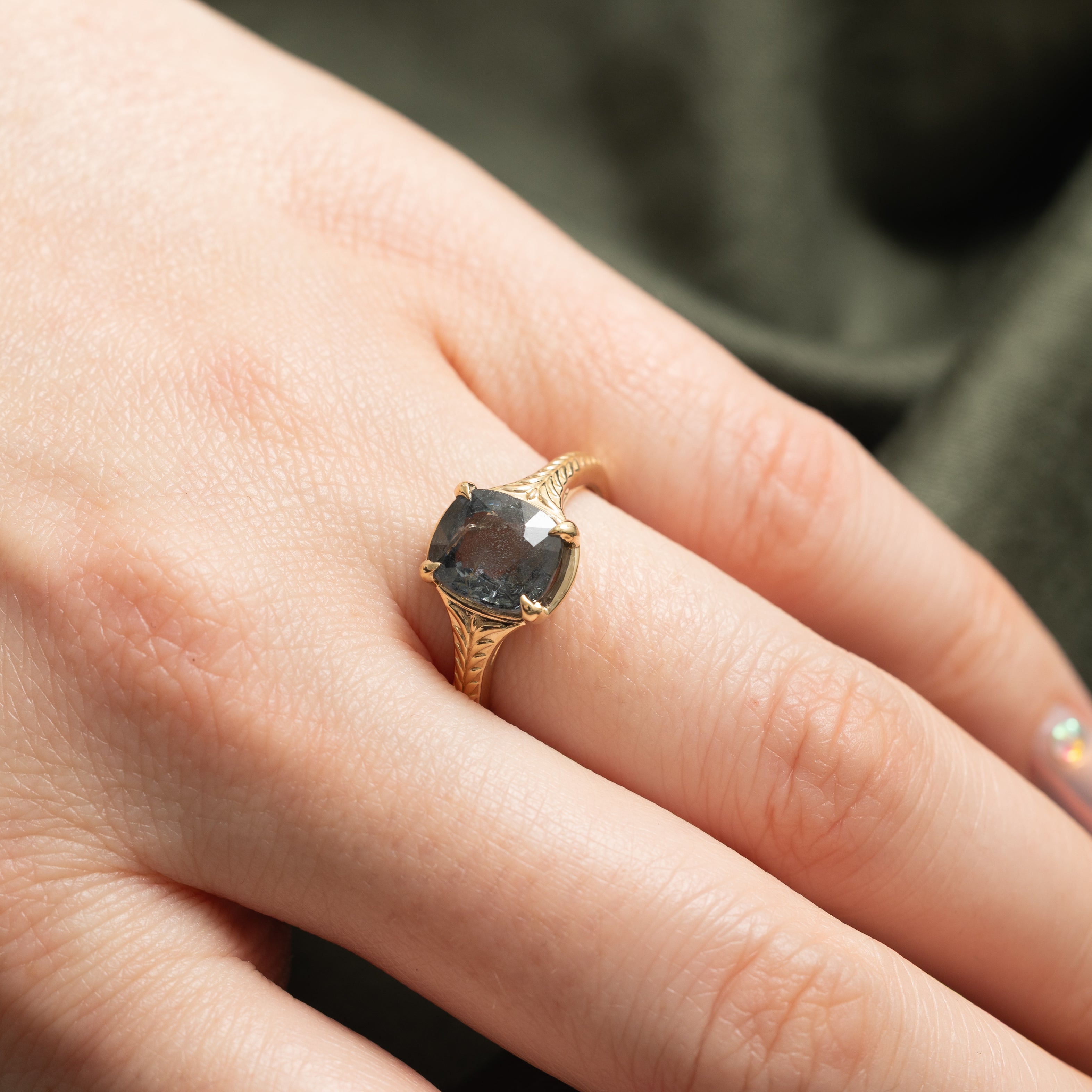 '100 Ways' 10k Grey Spinel Engraved Ring | 2.78ct | SZ 6.75